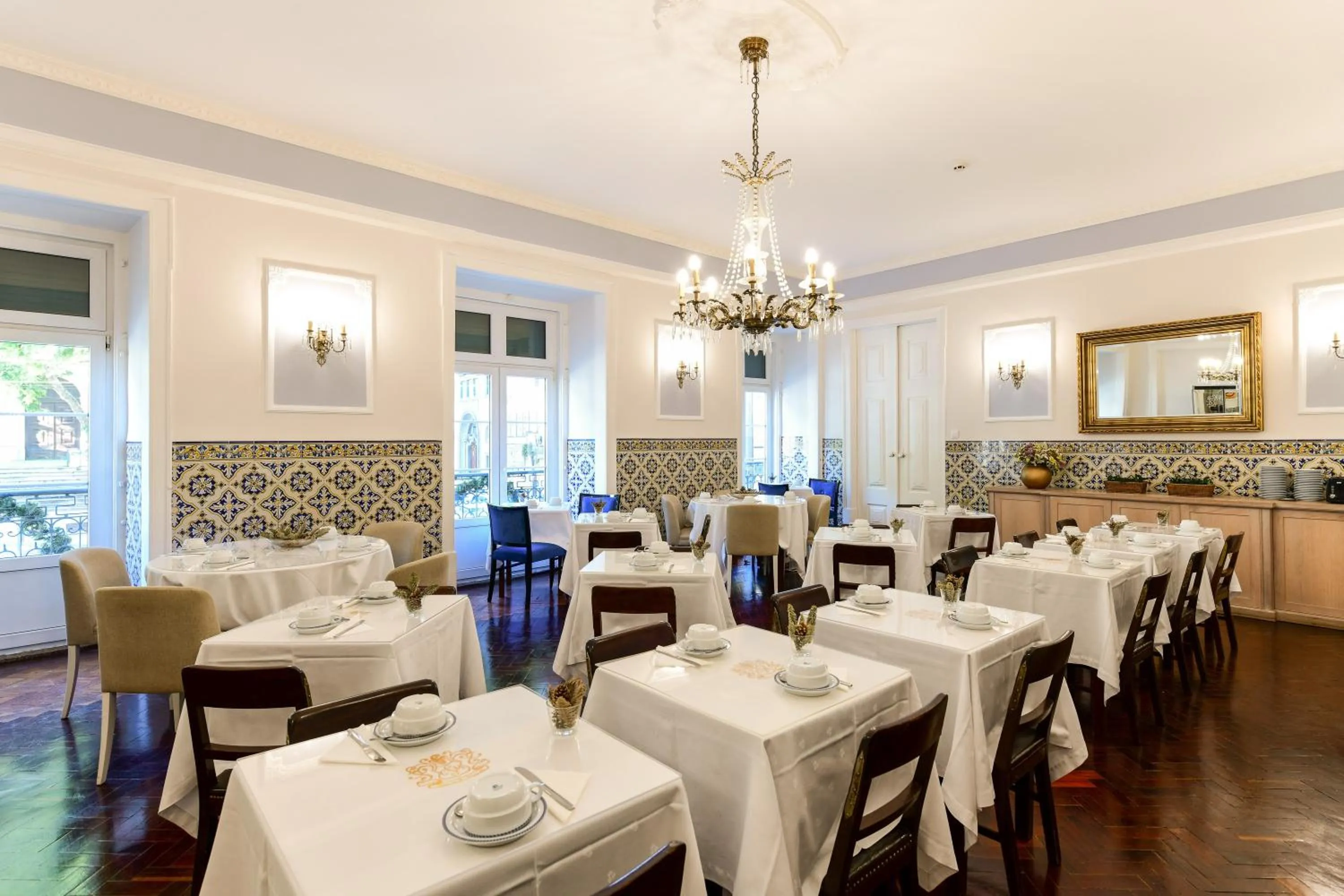 Buffet breakfast in Casa de Sao Mamede Hotel