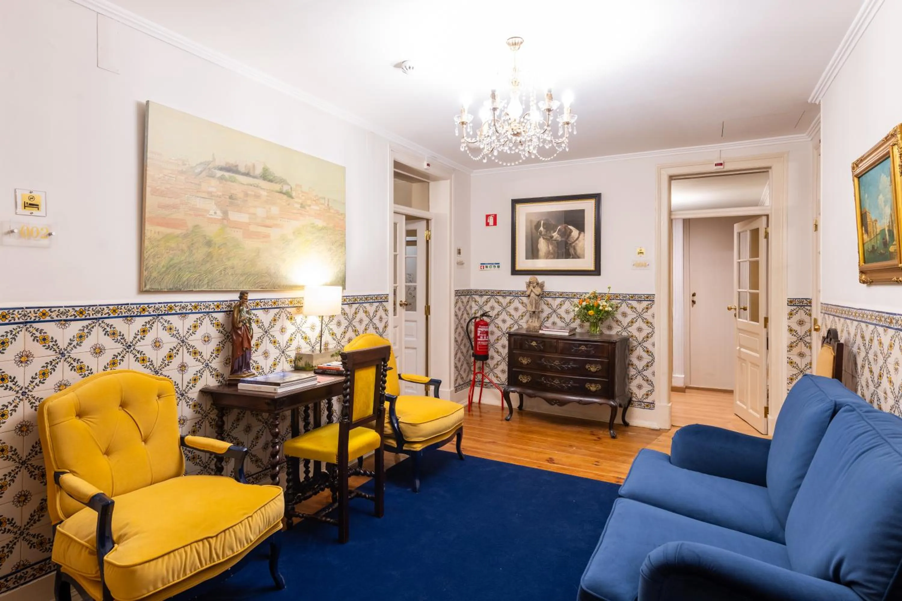 Communal lounge/ TV room in Casa de Sao Mamede Hotel