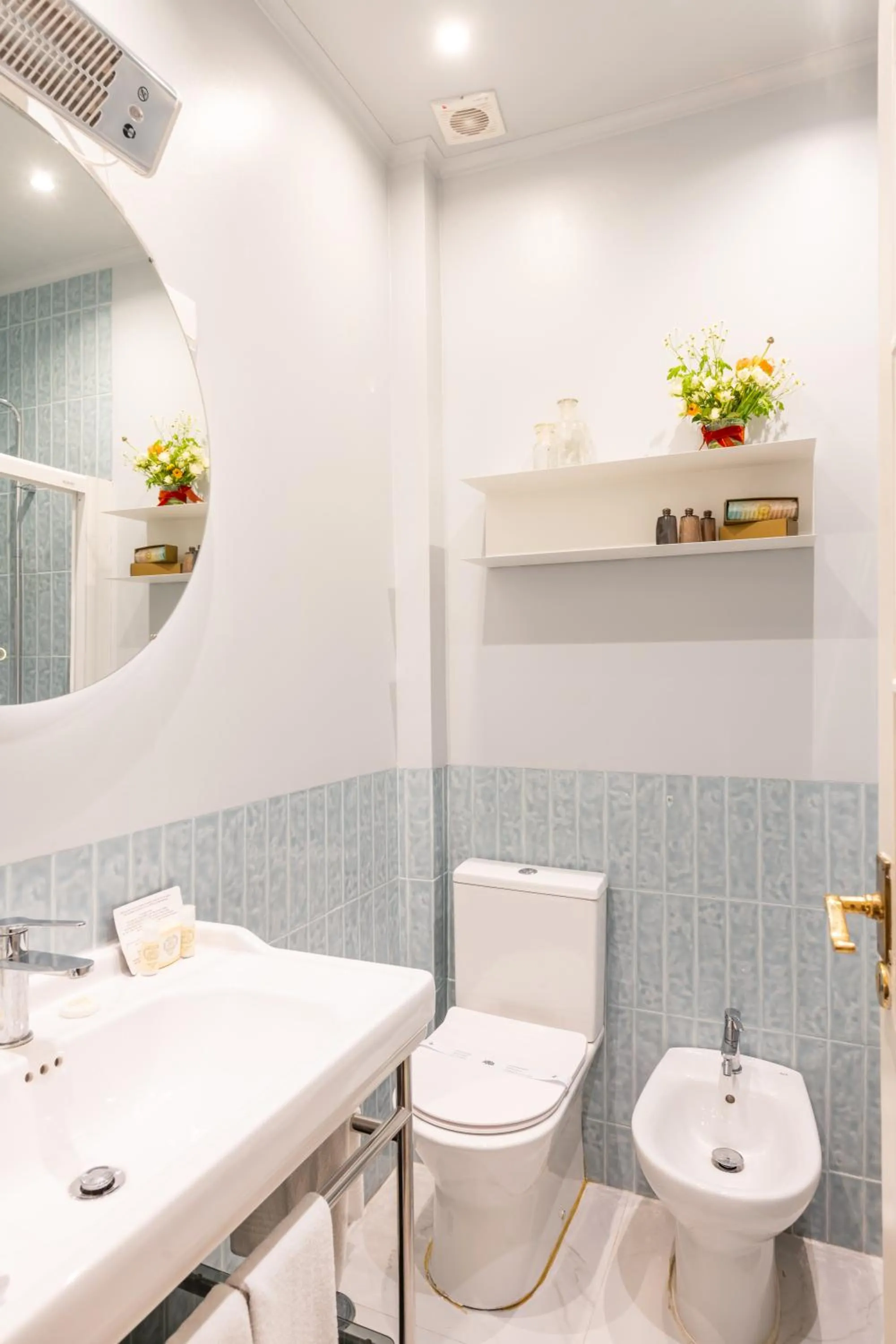 Bathroom in Casa de Sao Mamede Hotel