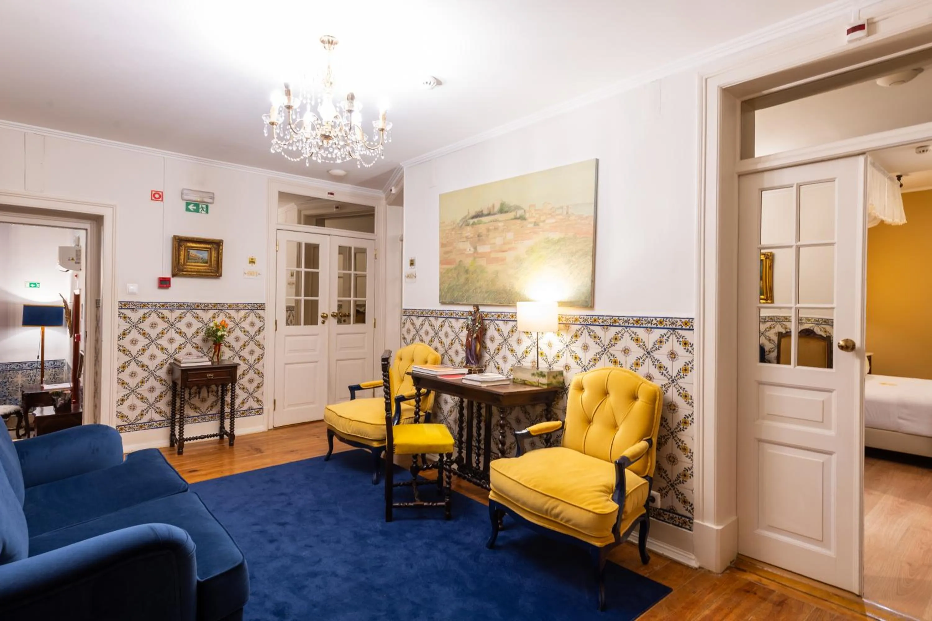 Communal lounge/ TV room, Bed in Casa de Sao Mamede Hotel