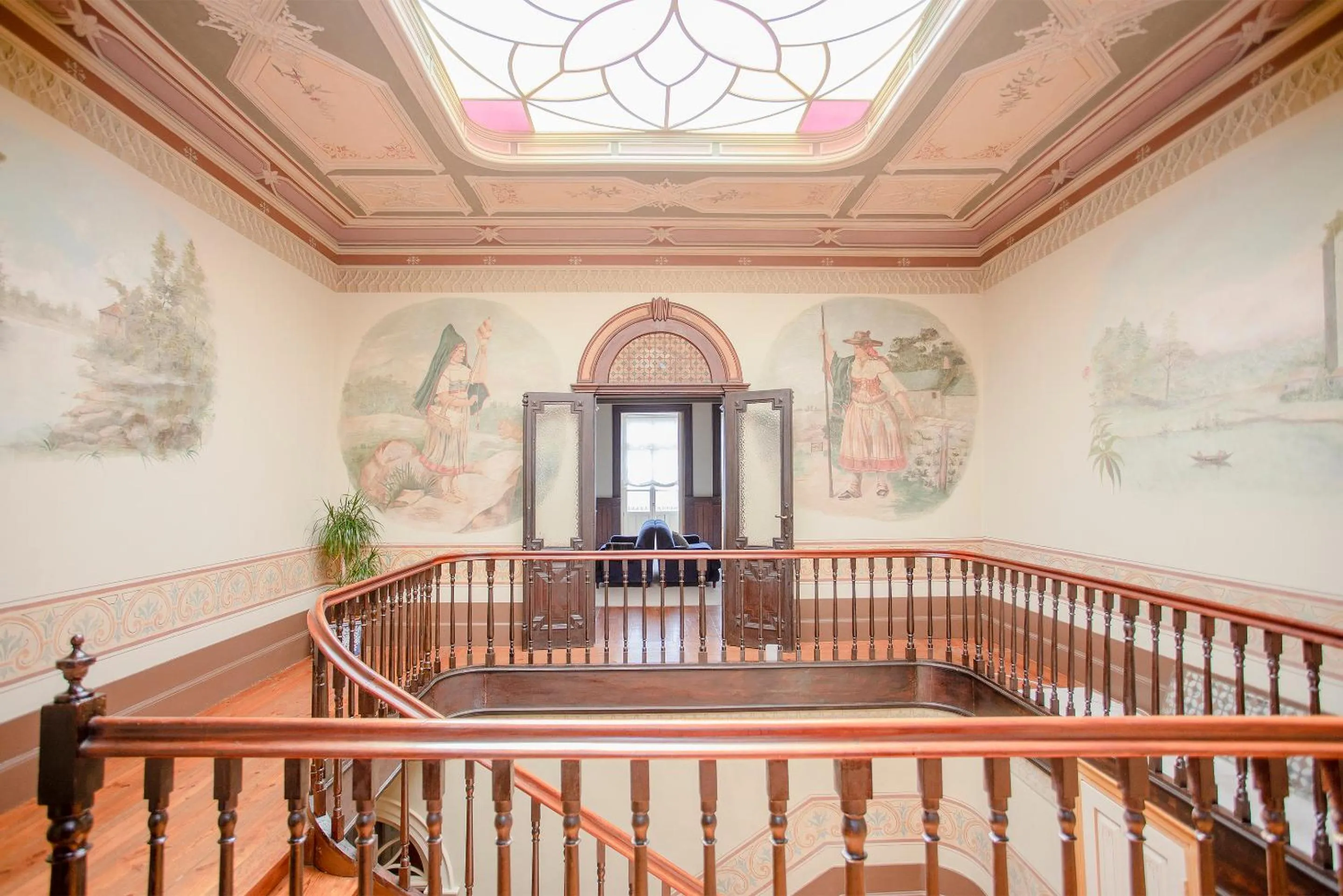 Area and facilities in Palace Museum & National Monument - Espaço Palmeiras