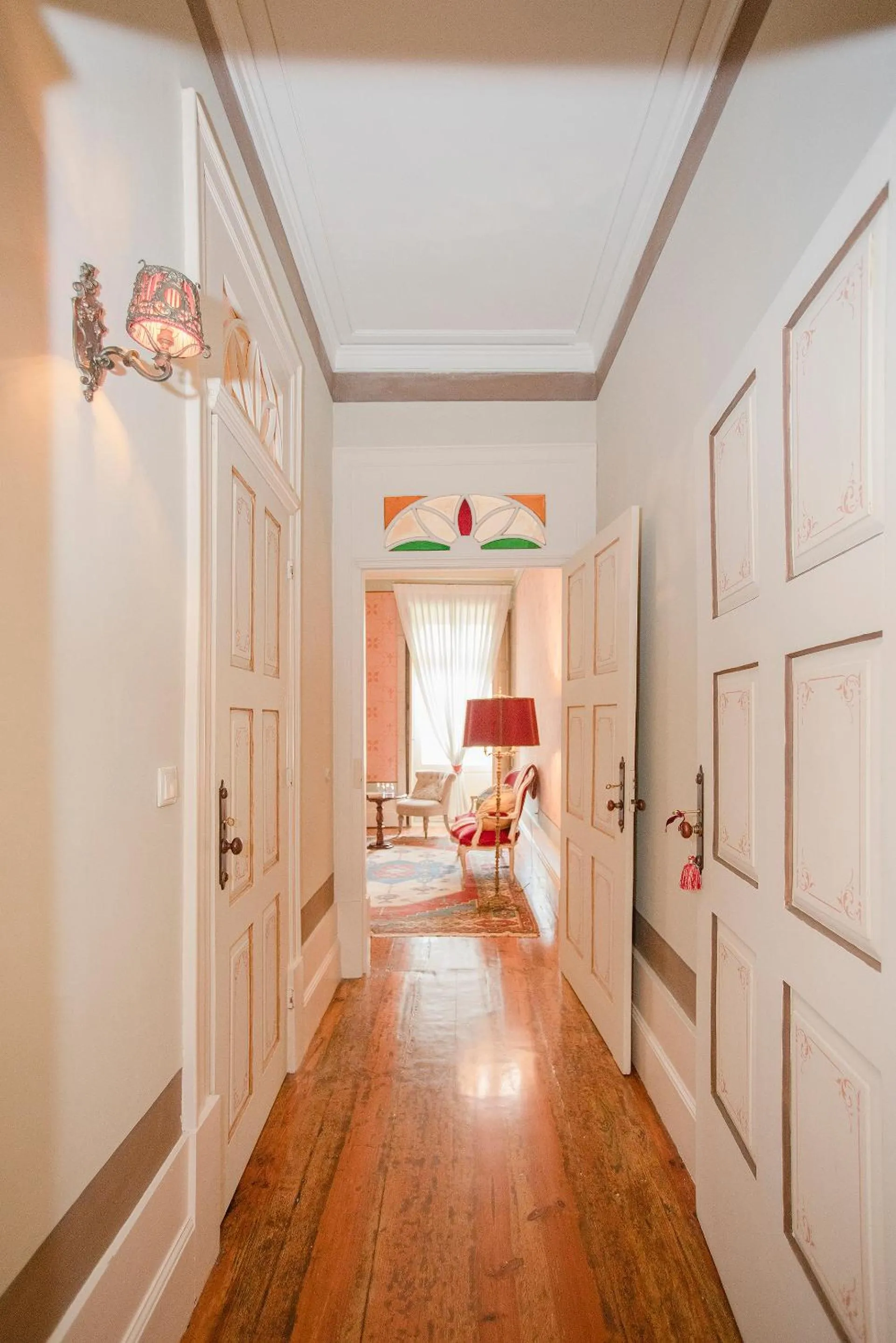 Photo of the whole room, Bed in Palace Museum & National Monument - Espaço Palmeiras