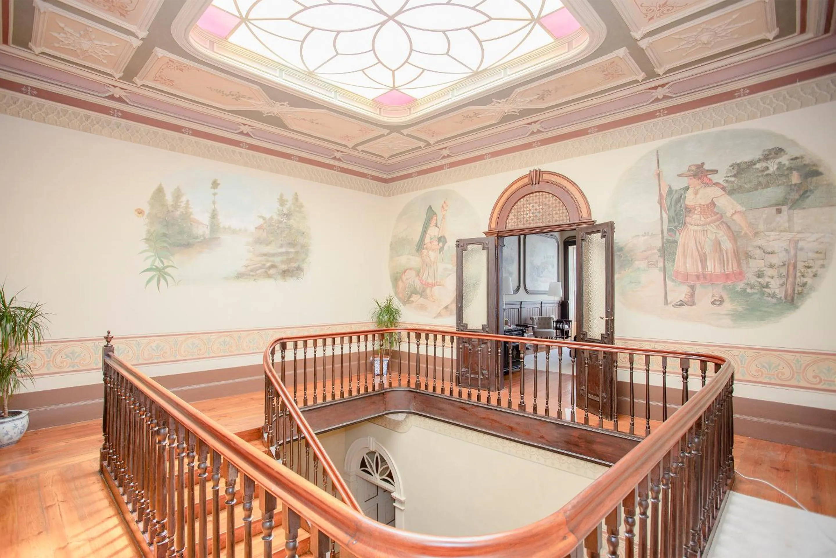 Area and facilities in Palace Museum & National Monument - Espaço Palmeiras