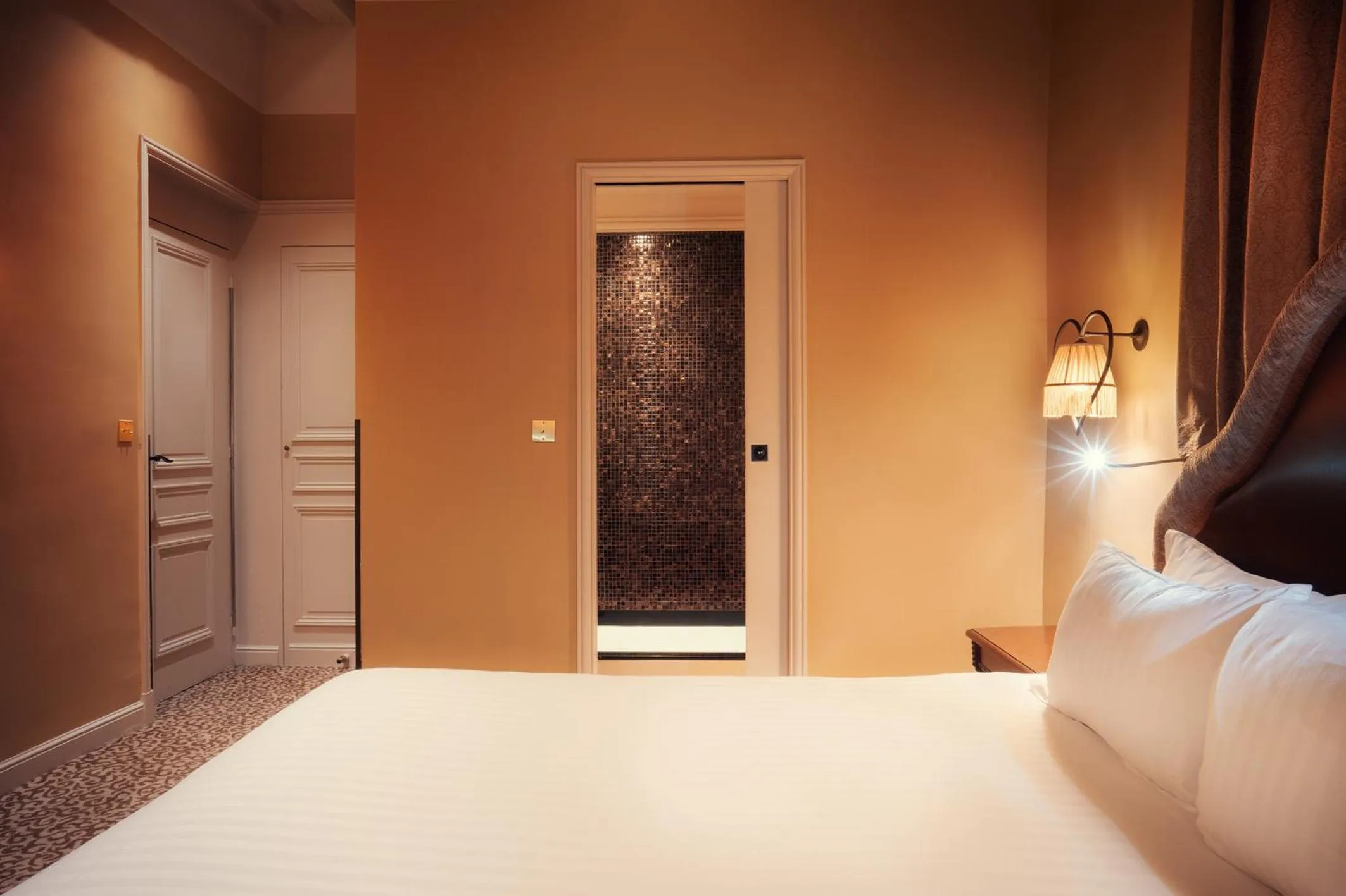 Photo of the whole room, Bed in Hotel Odeon Saint-Germain