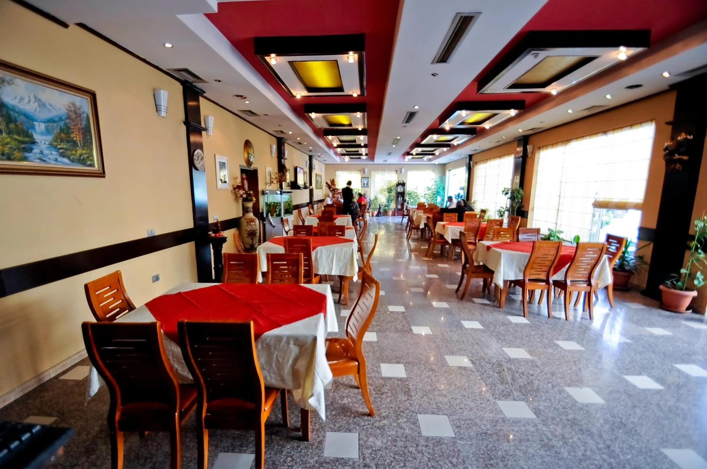Restaurant/places to eat in Hotel Lubjana