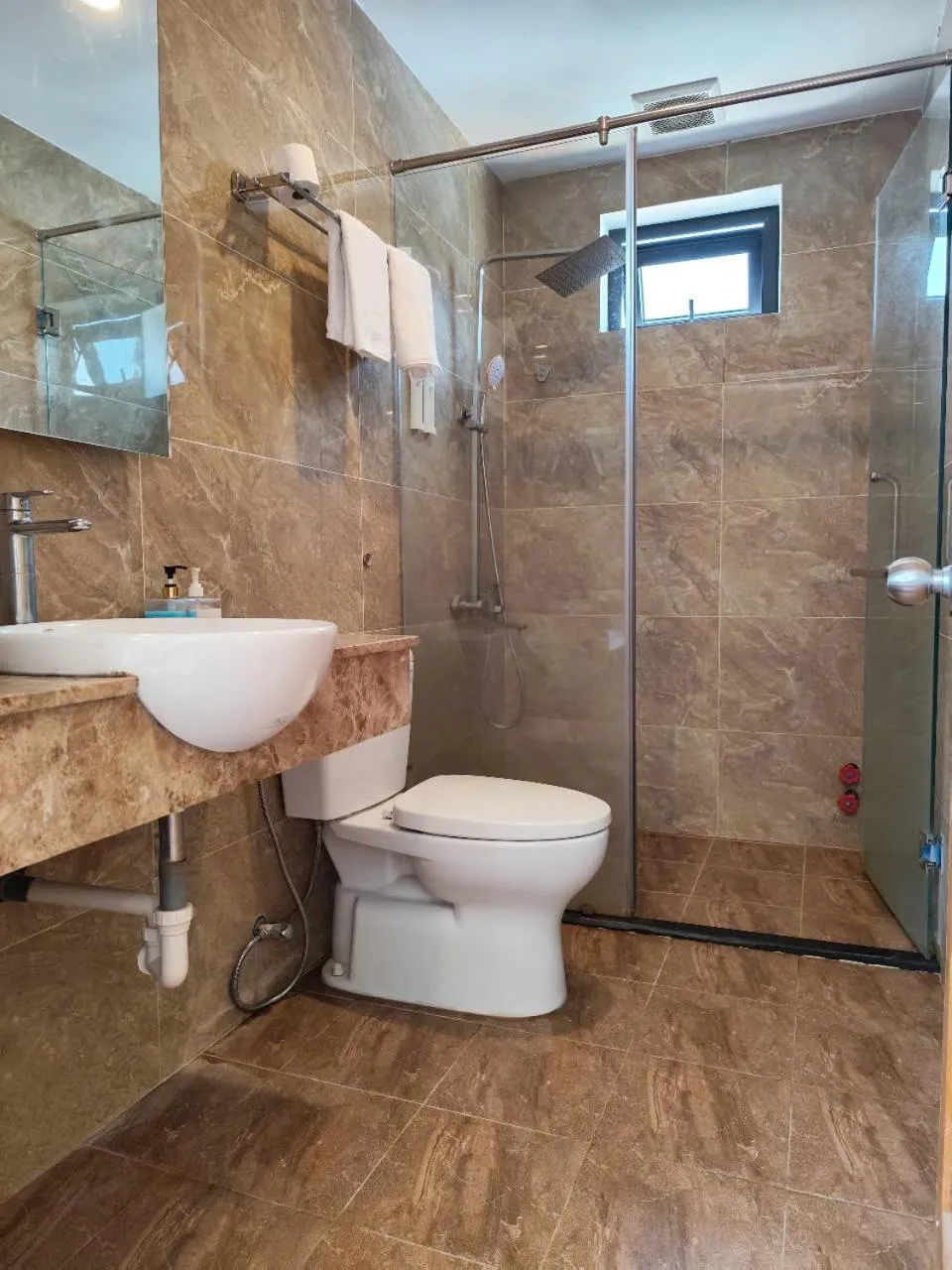 Shower in HỒNG HẢI 2 HOTEL