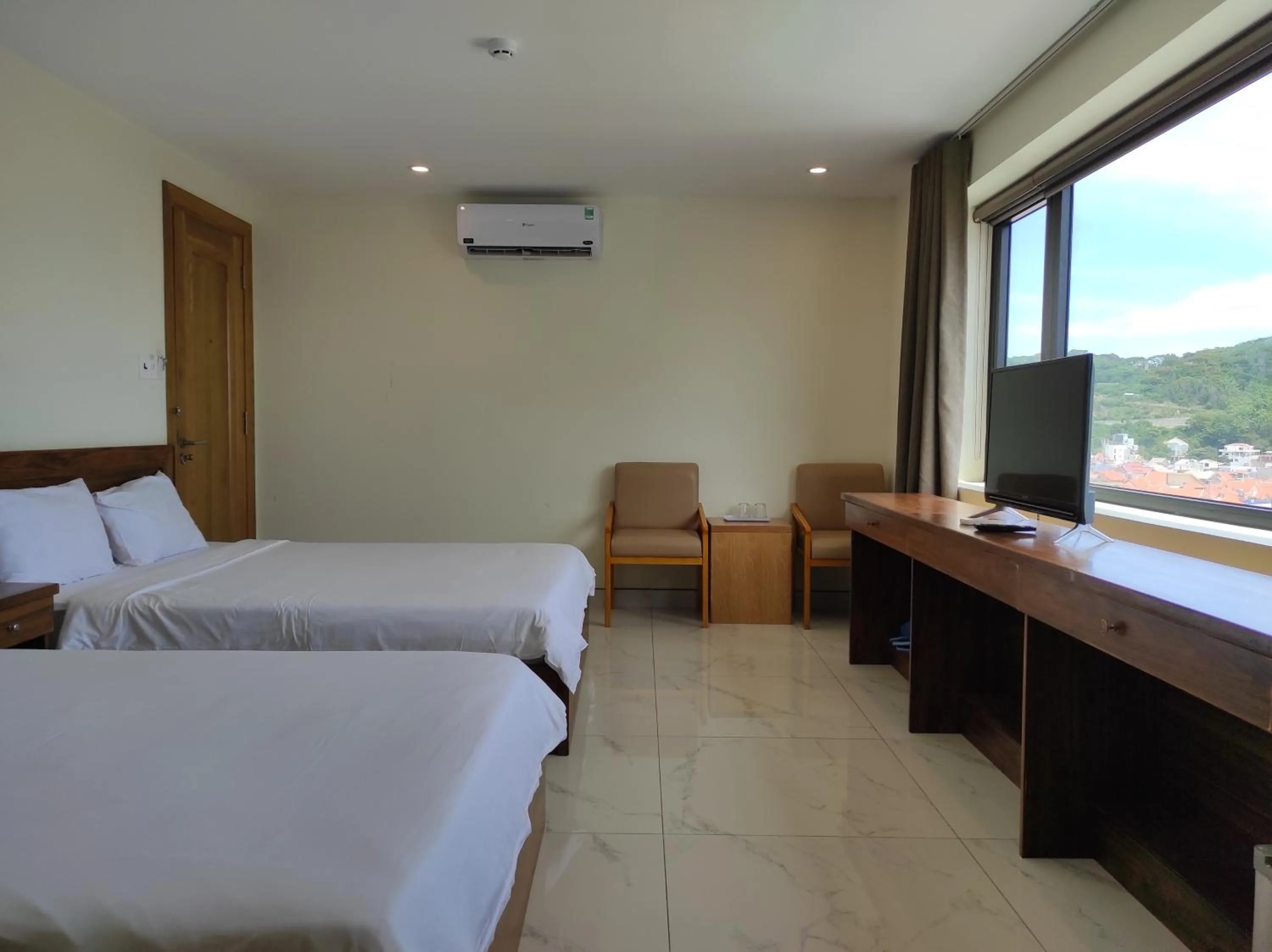 Photo of the whole room, Bed in HỒNG HẢI 2 HOTEL