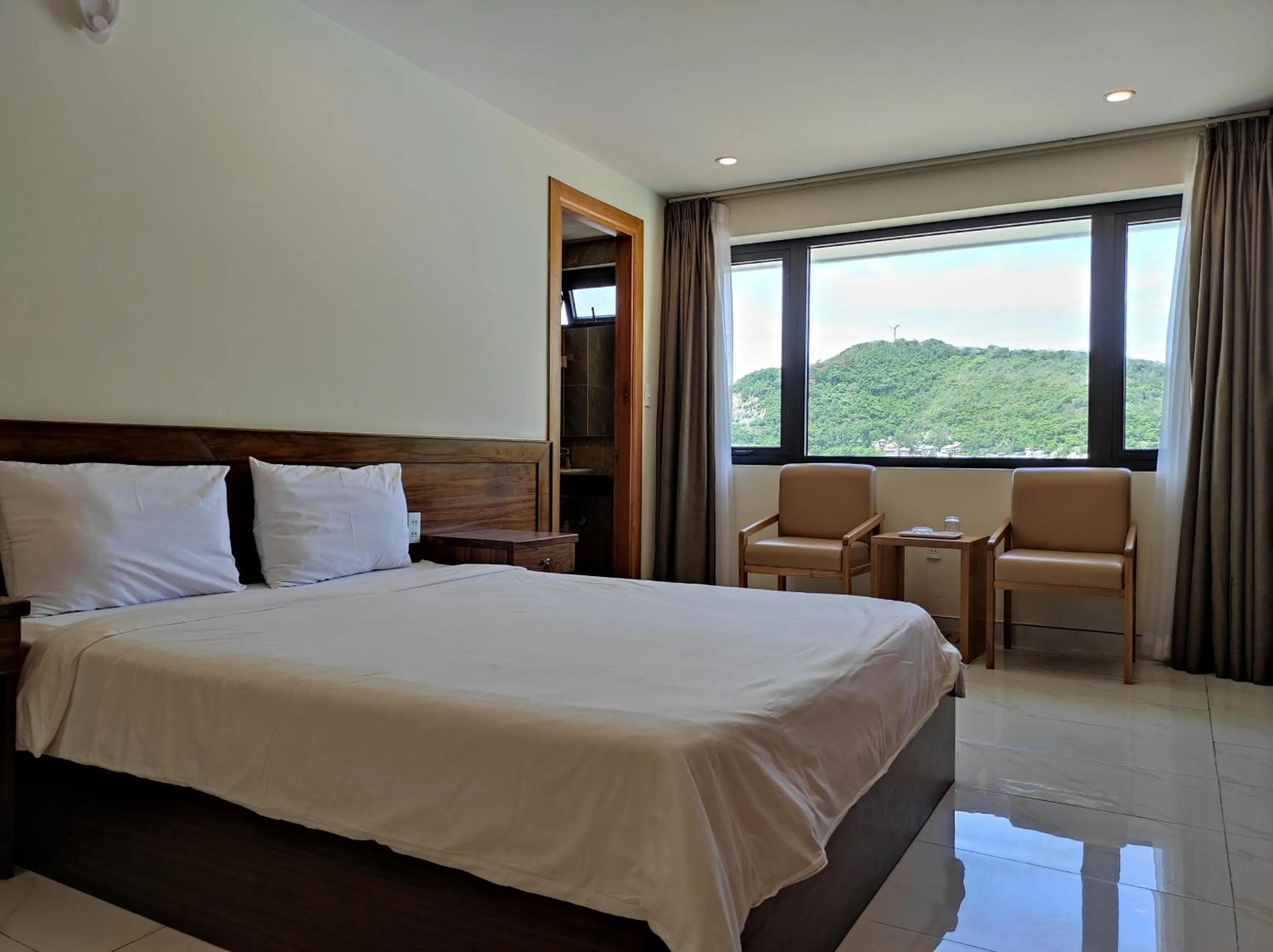Mountain view, Bed in HỒNG HẢI 2 HOTEL