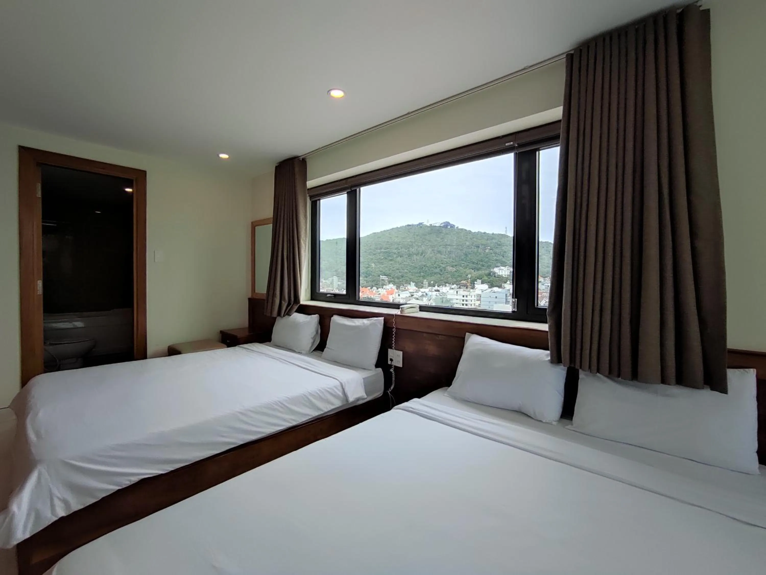 Natural landscape, Bed in HỒNG HẢI 2 HOTEL