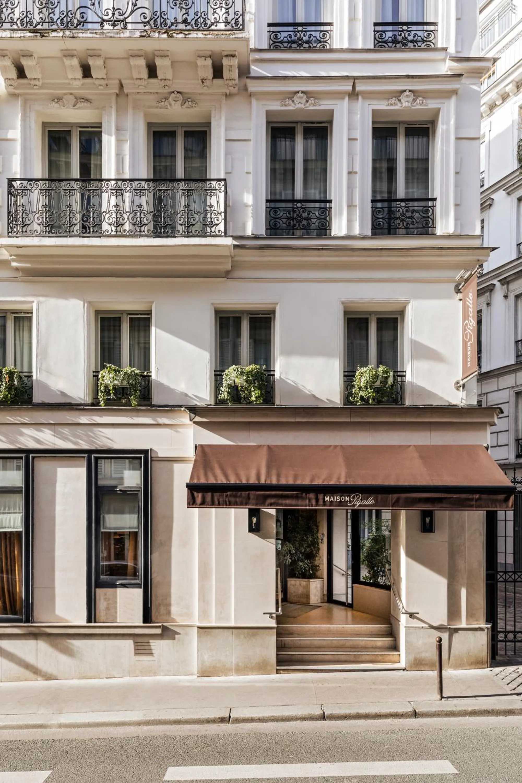 Property building in Hôtel Maison Pigalle