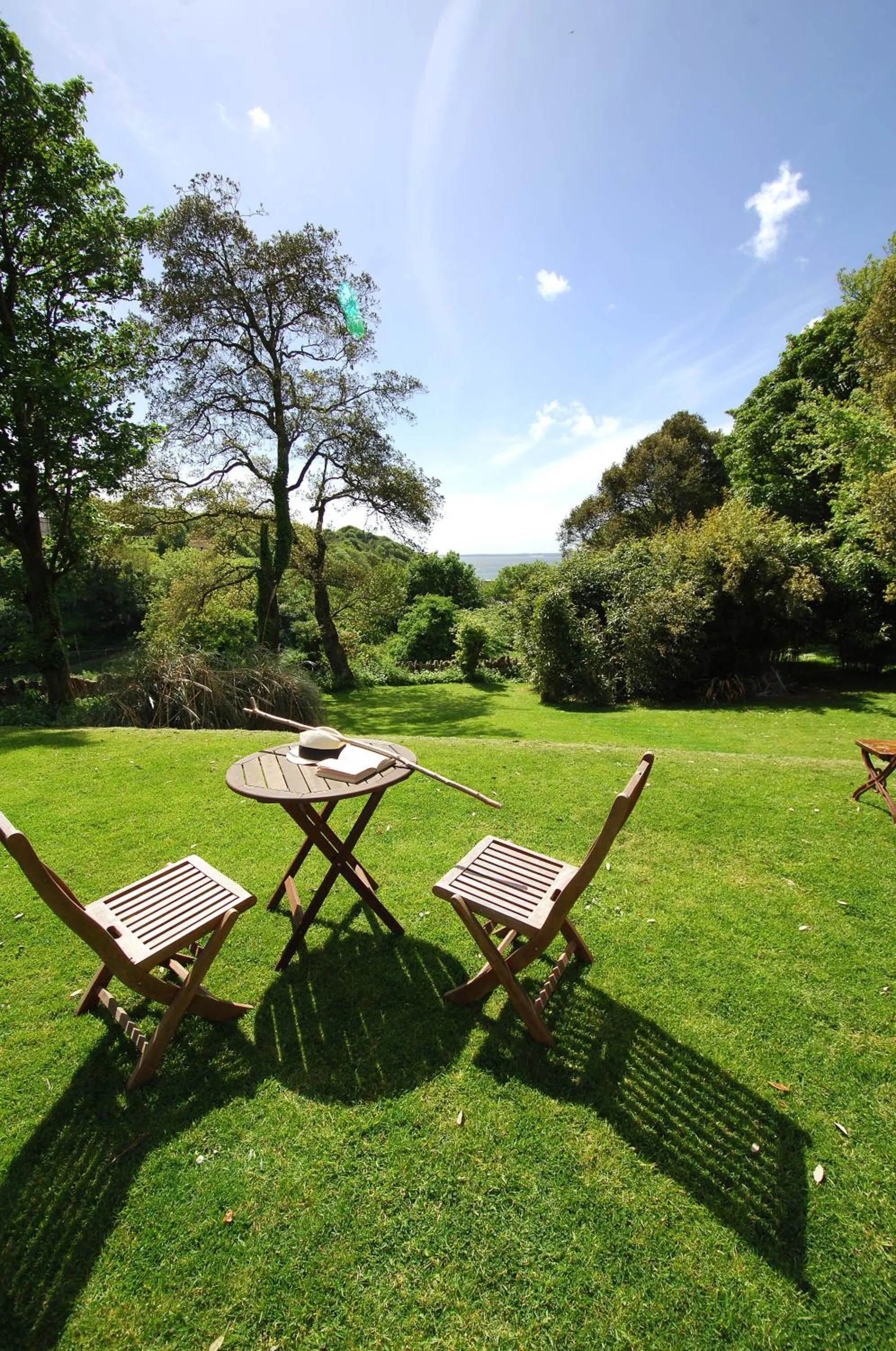 Garden in Castlemead Country House By The Sea