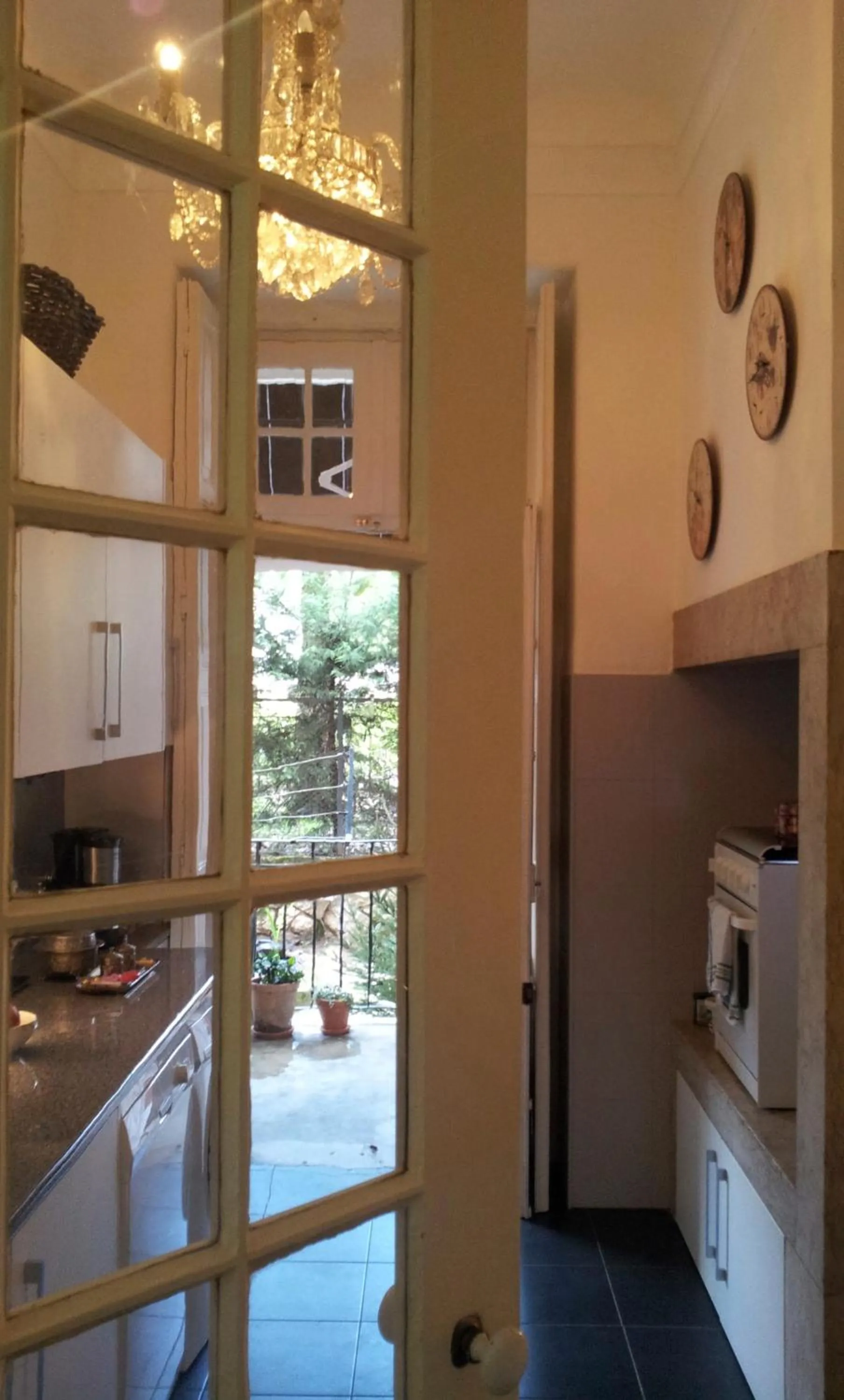 Kitchen or kitchenette in Whatever Art B&B