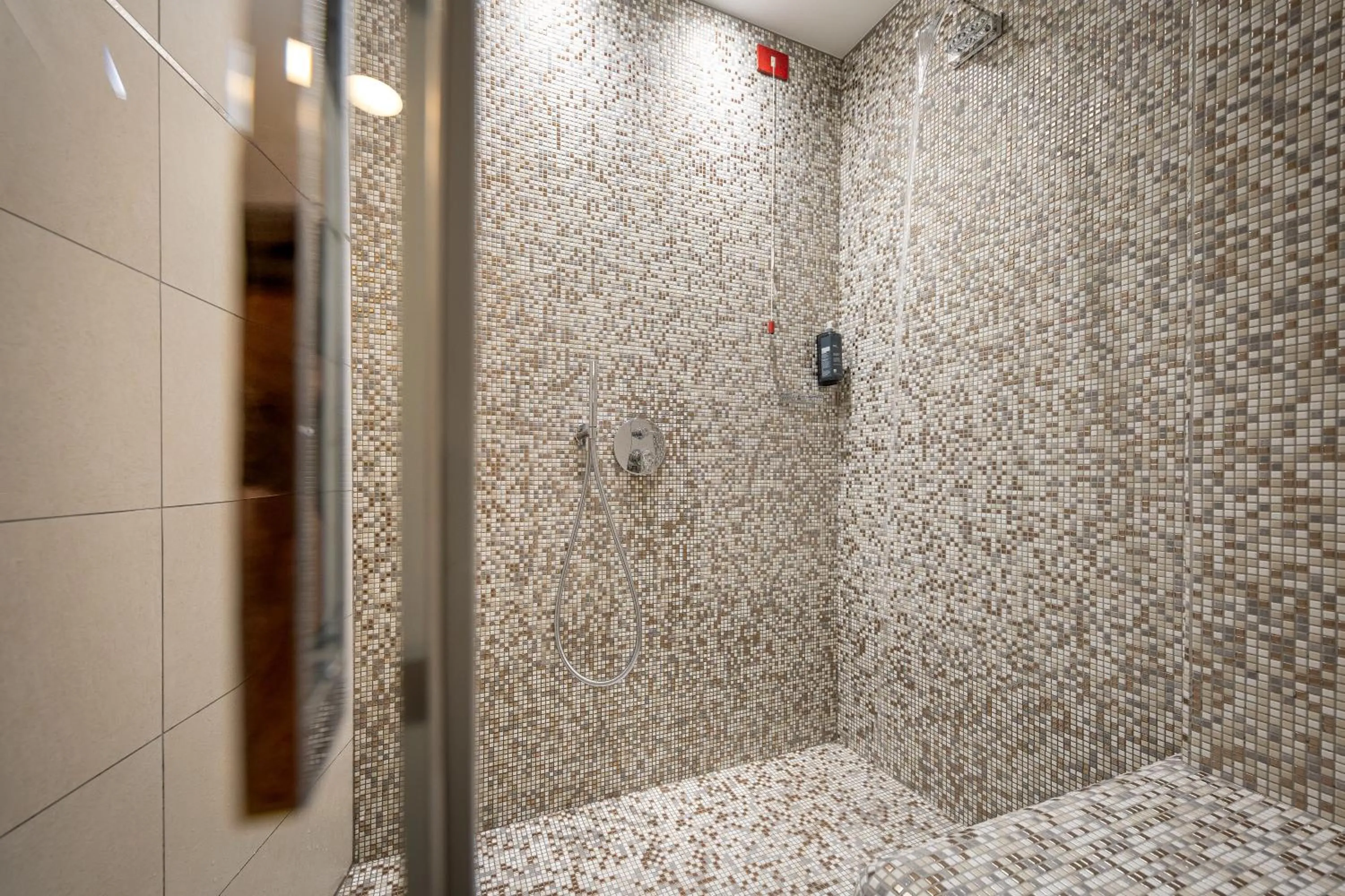 Shower in Hotel Garden Sea Wellness & Spa 4 stelle superior