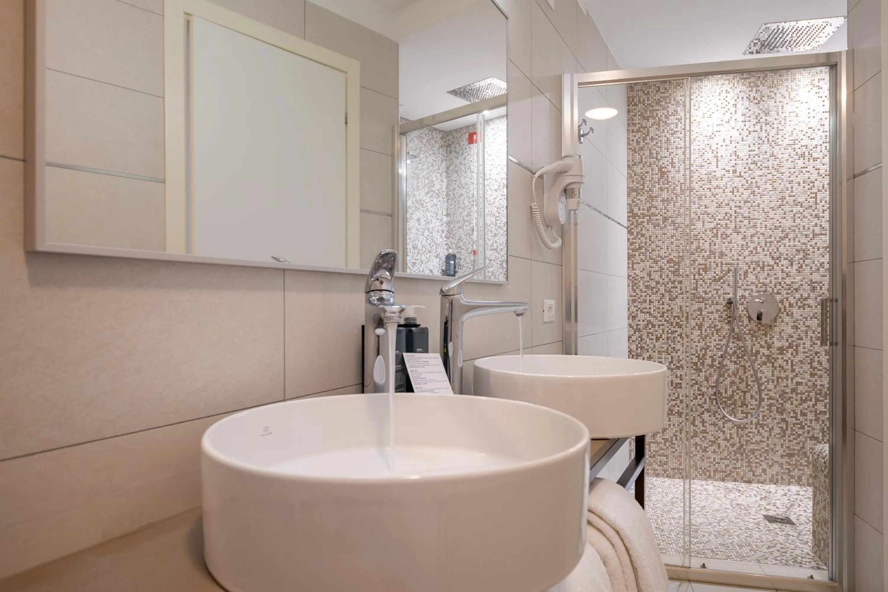 Shower in Hotel Garden Sea Wellness & Spa 4 stelle superior