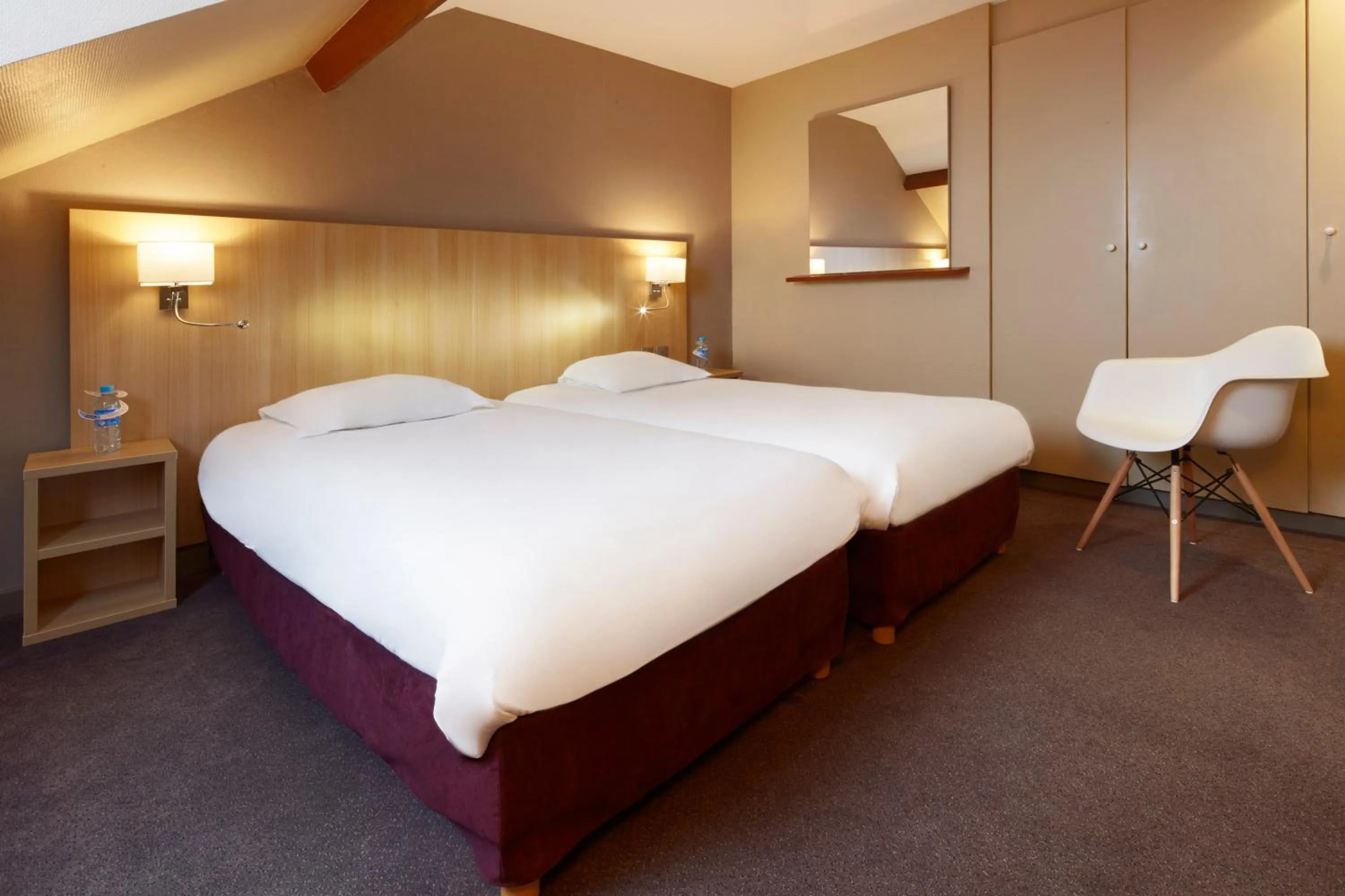 Bed in Hotel Kyriad and Spa Reims centre