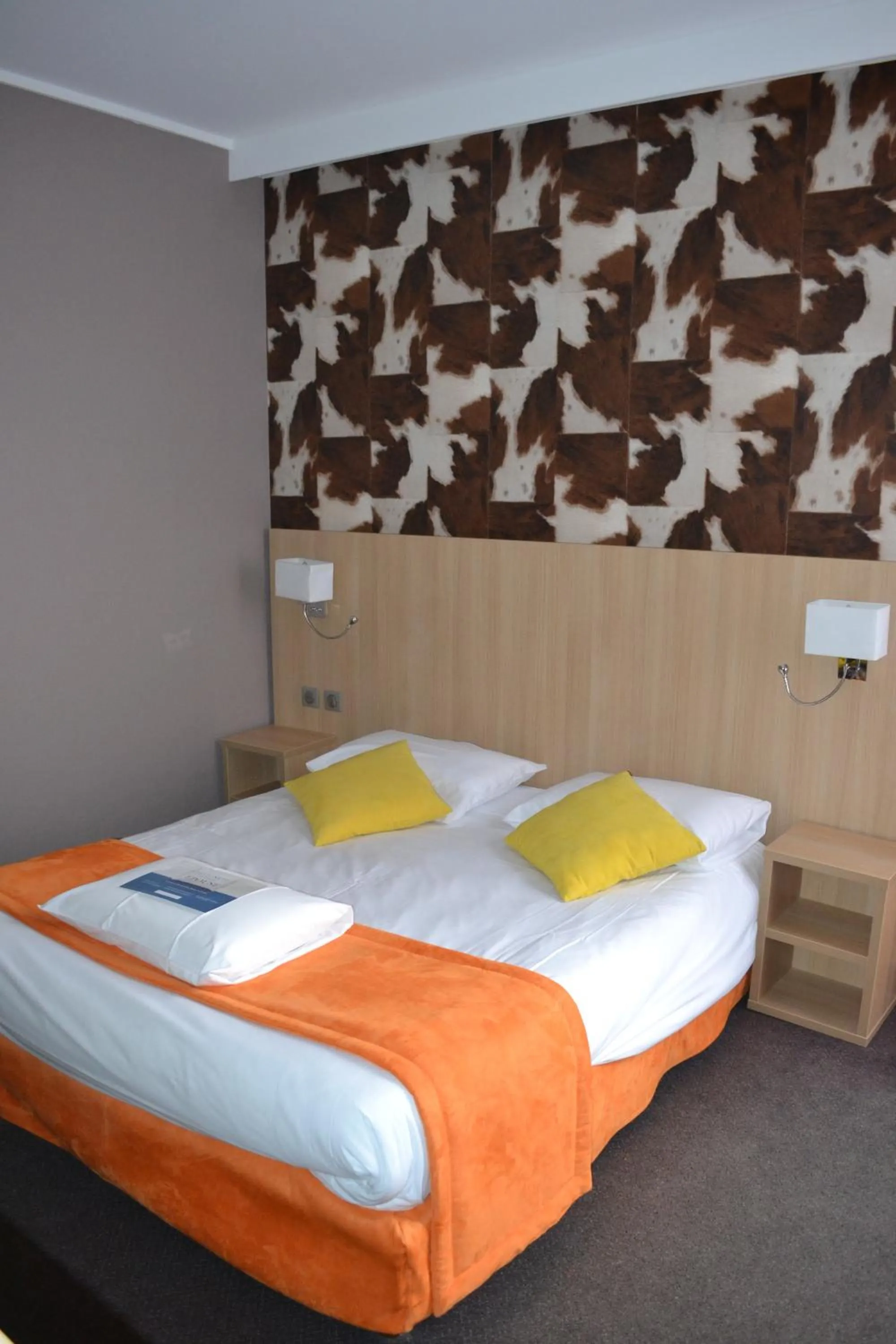 Bed in Hotel Kyriad and Spa Reims centre