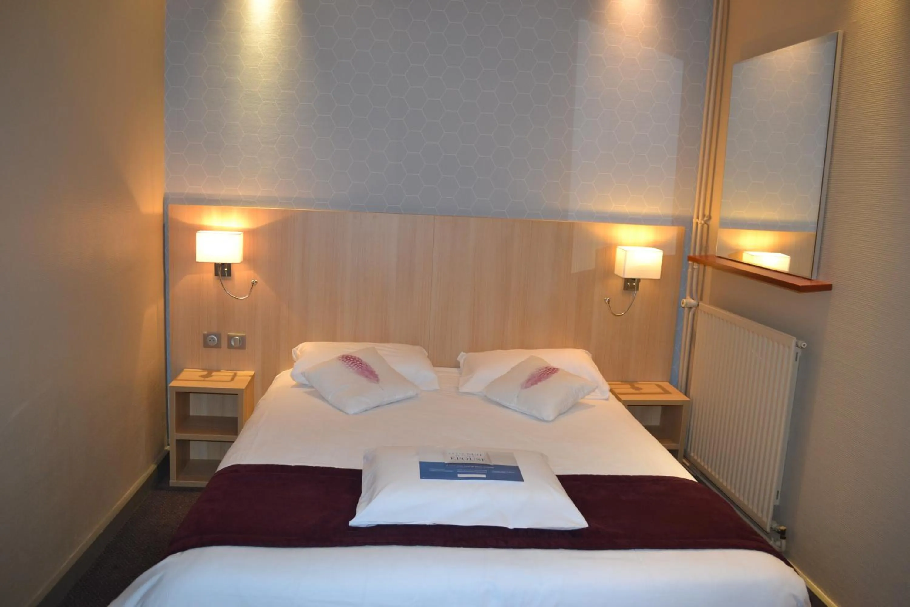 Bed in Hotel Kyriad and Spa Reims centre