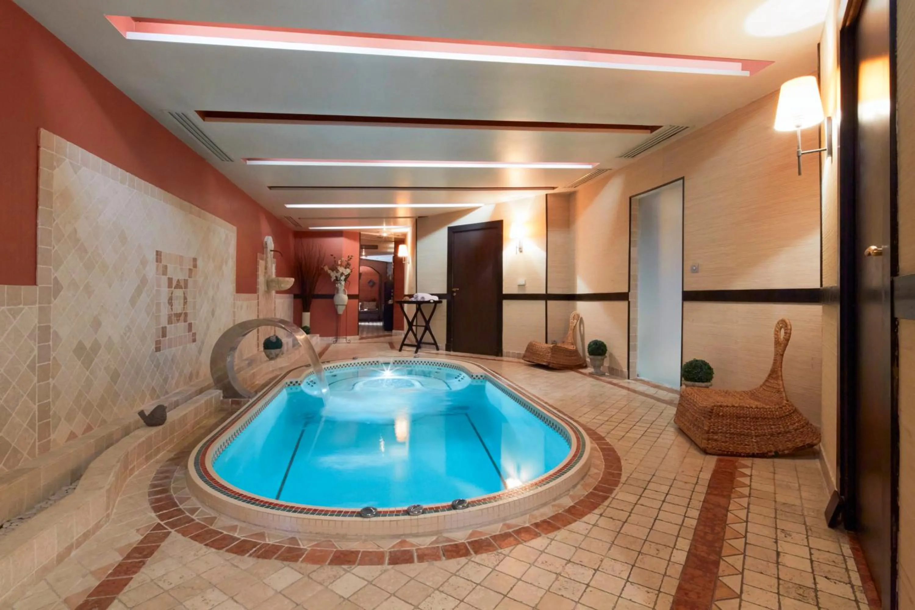 Spa and wellness centre/facilities, Swimming Pool in Hotel Kyriad and Spa Reims centre