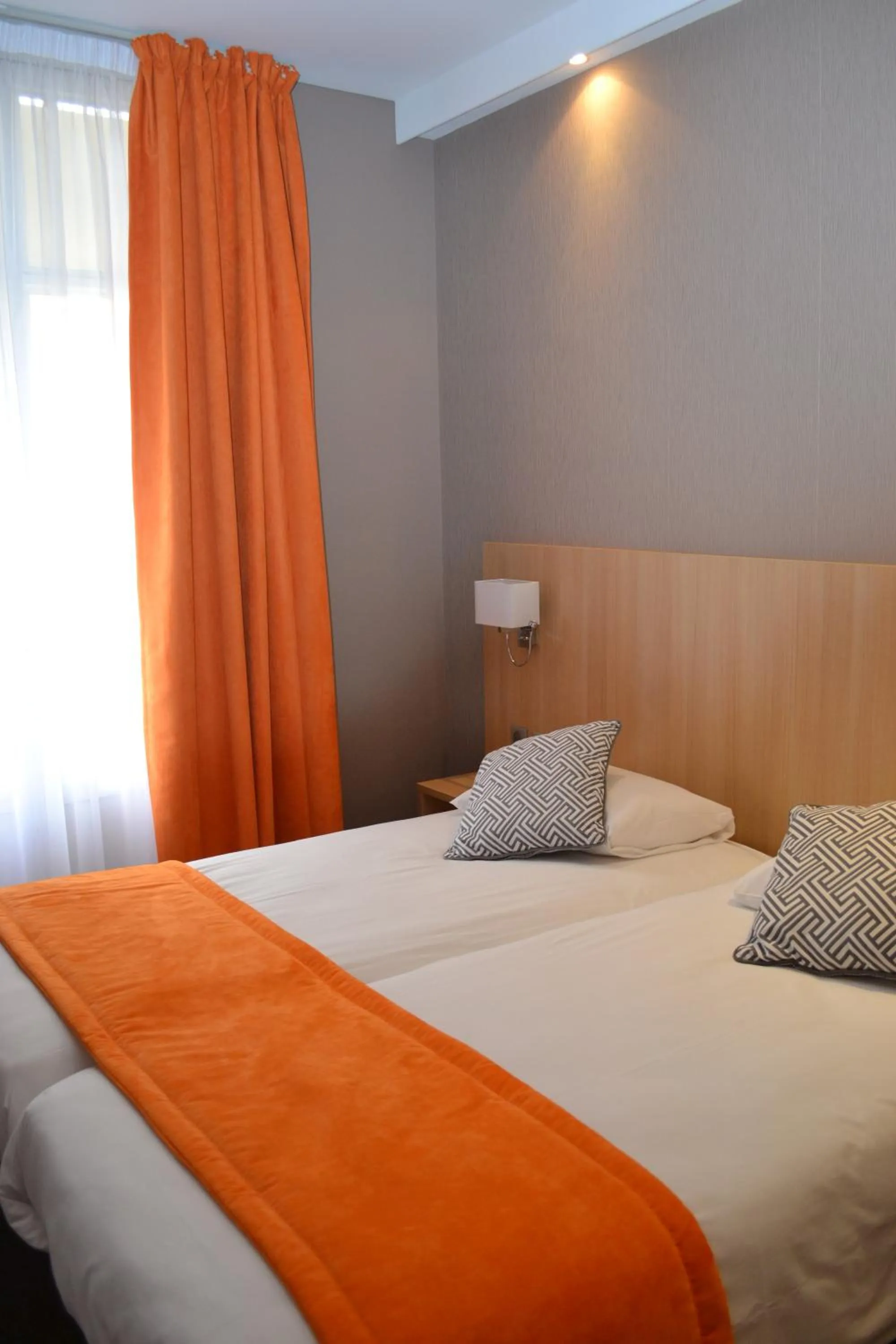 Bed in Hotel Kyriad and Spa Reims centre