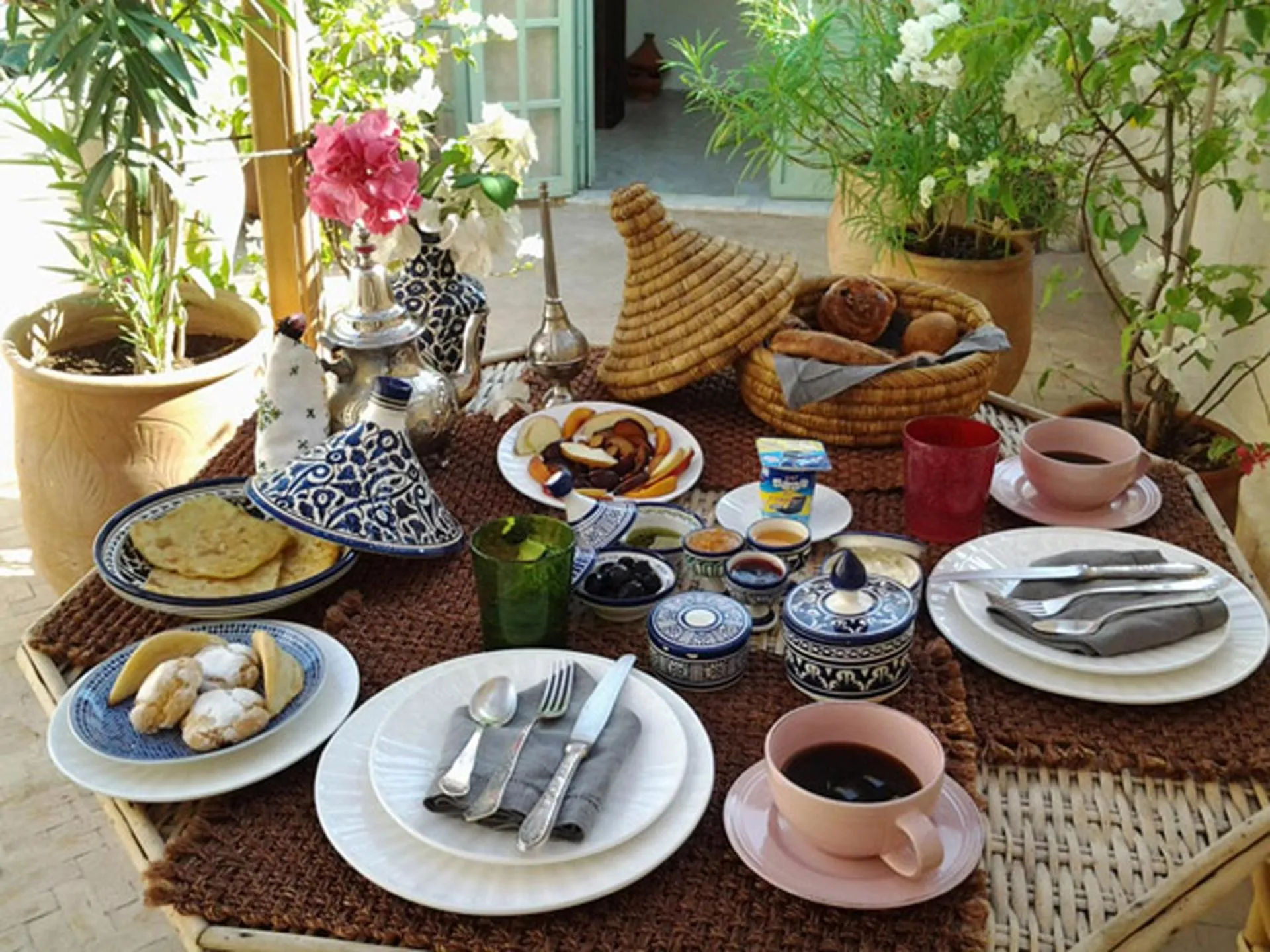 Continental breakfast in Dar Eva