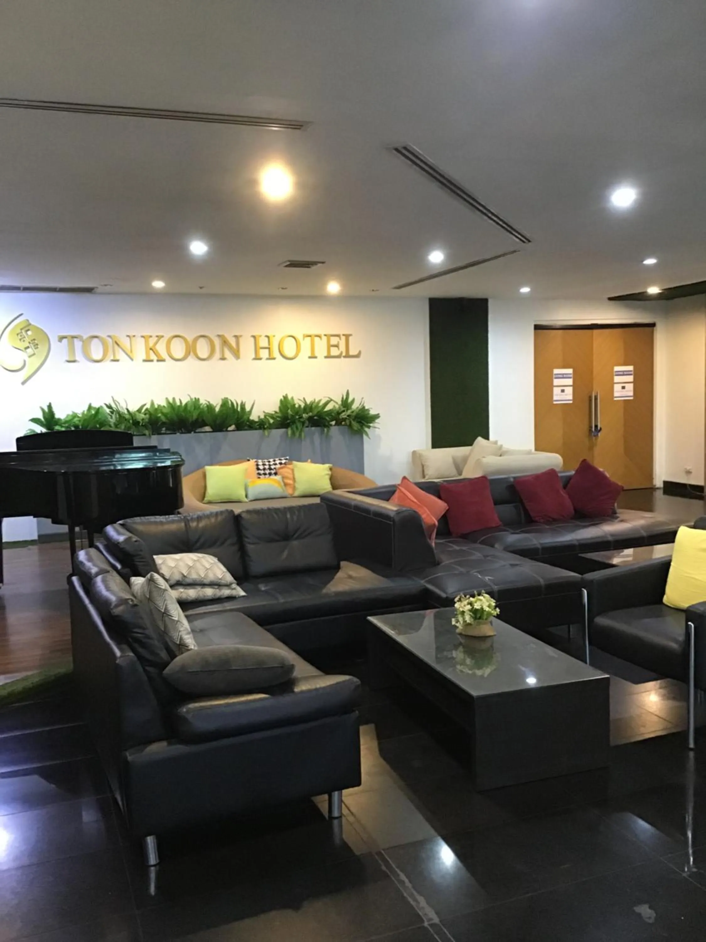 Lobby or reception in Tonkoon Hotel