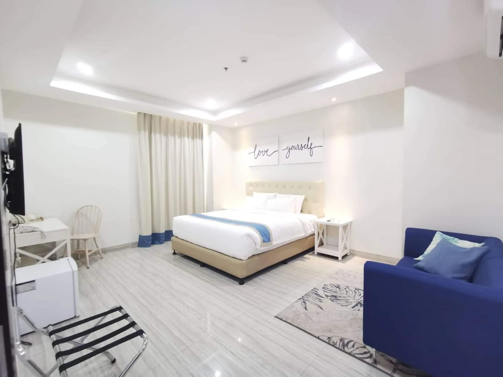 Bed in Hampton Suites