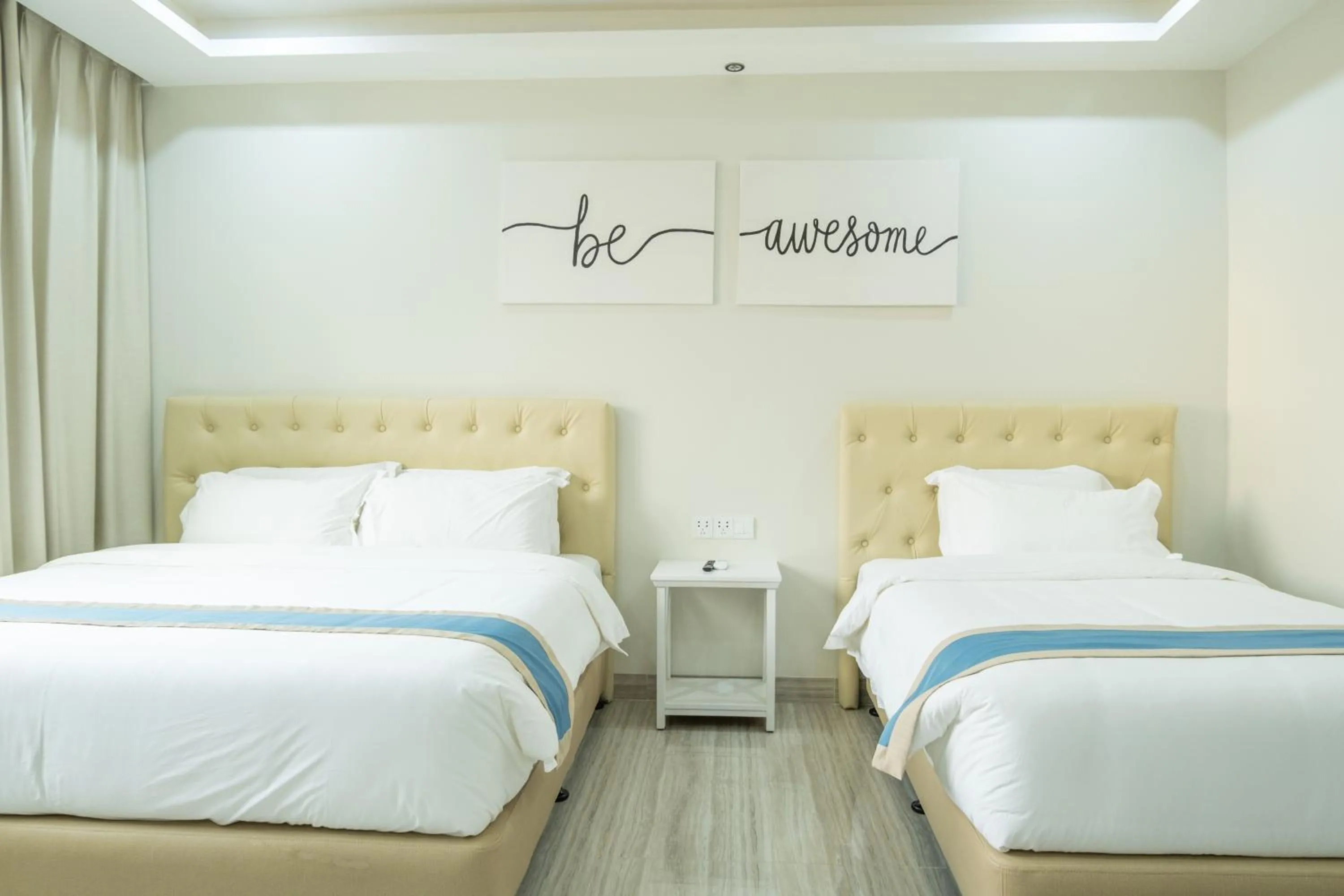 Bed in Hampton Suites