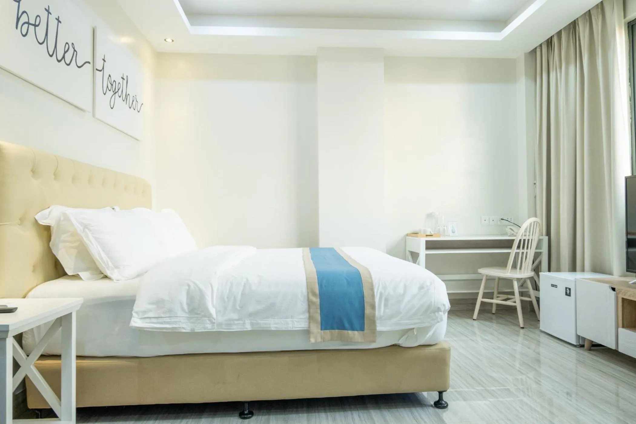 Bed in Hampton Suites