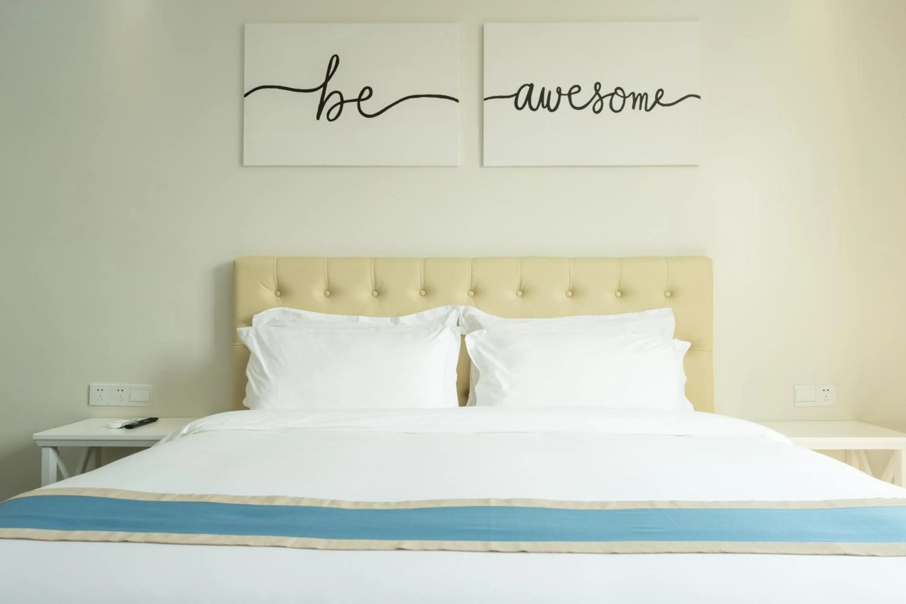 Bed in Hampton Suites