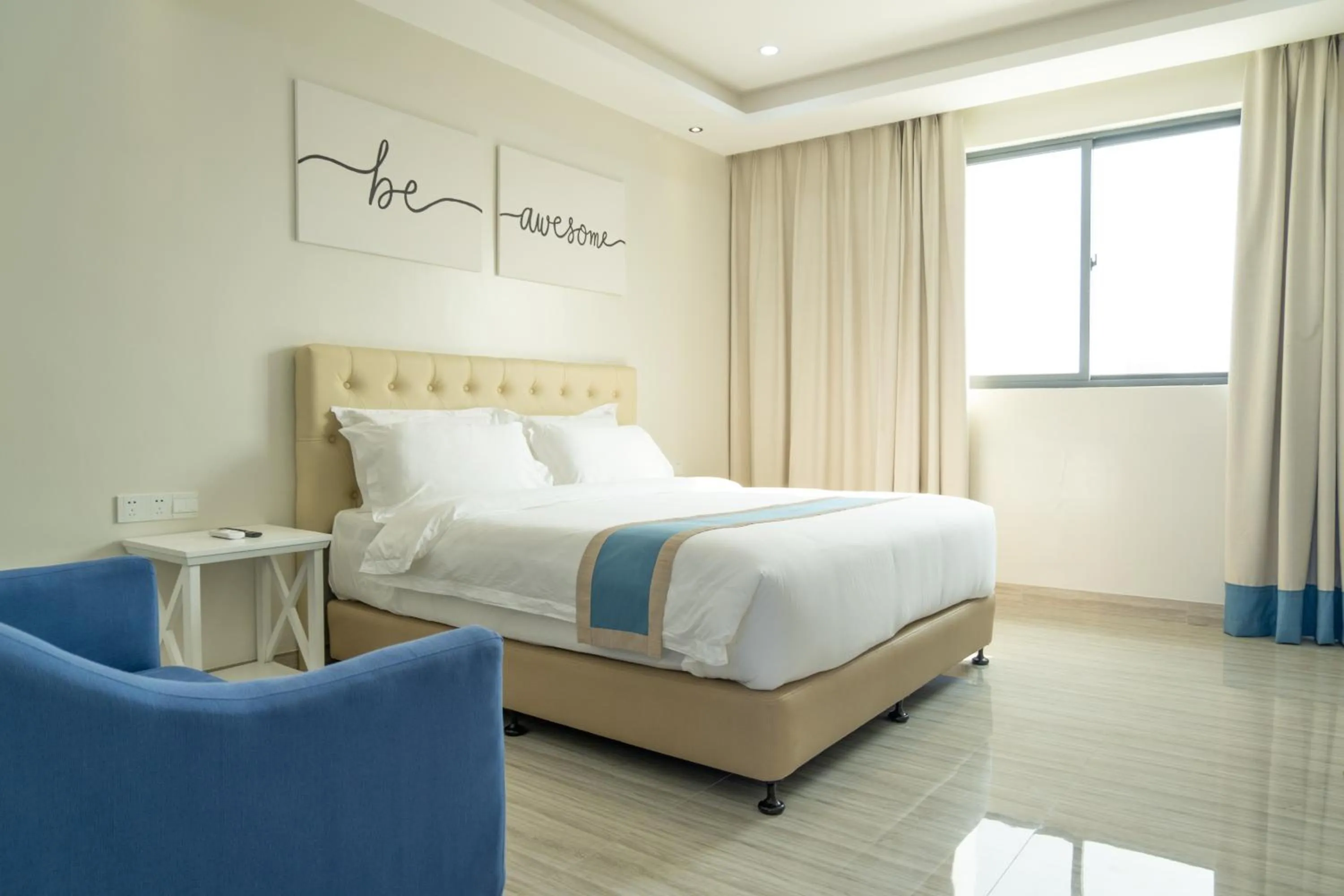 Bed in Hampton Suites