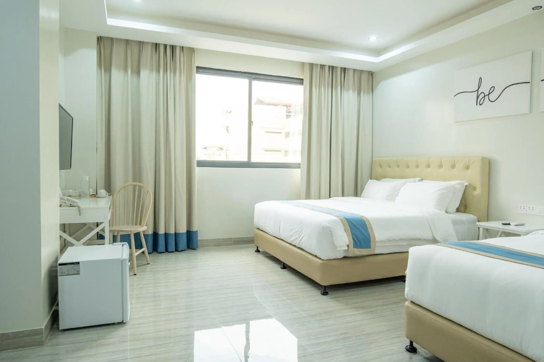 Bed in Hampton Suites