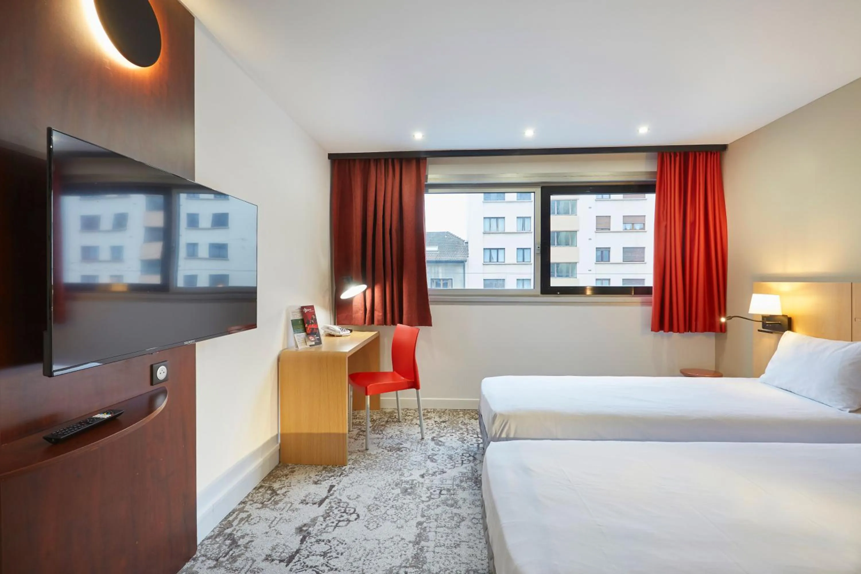 Bed in ibis Annemasse-Genève