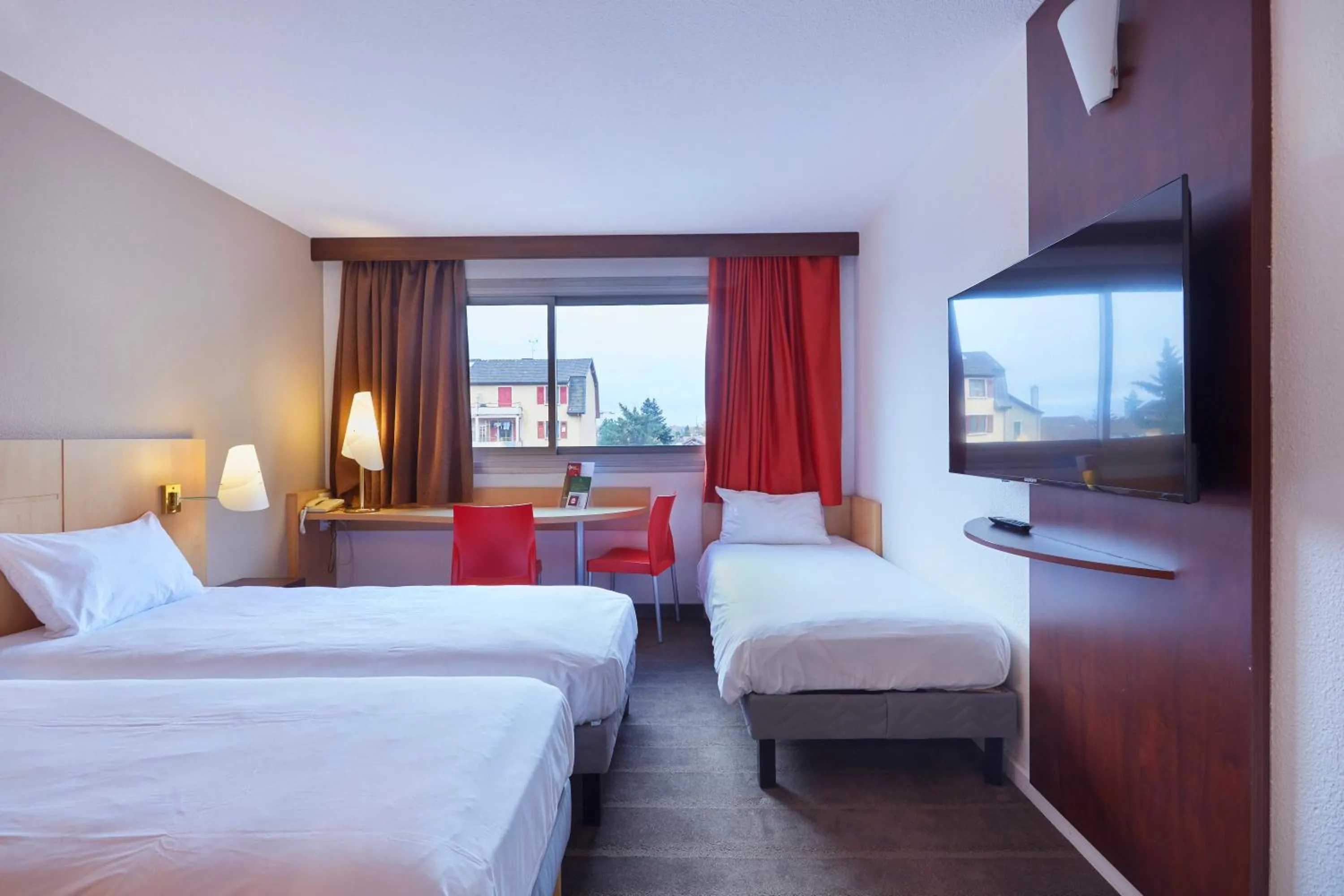 Bed in ibis Annemasse-Genève