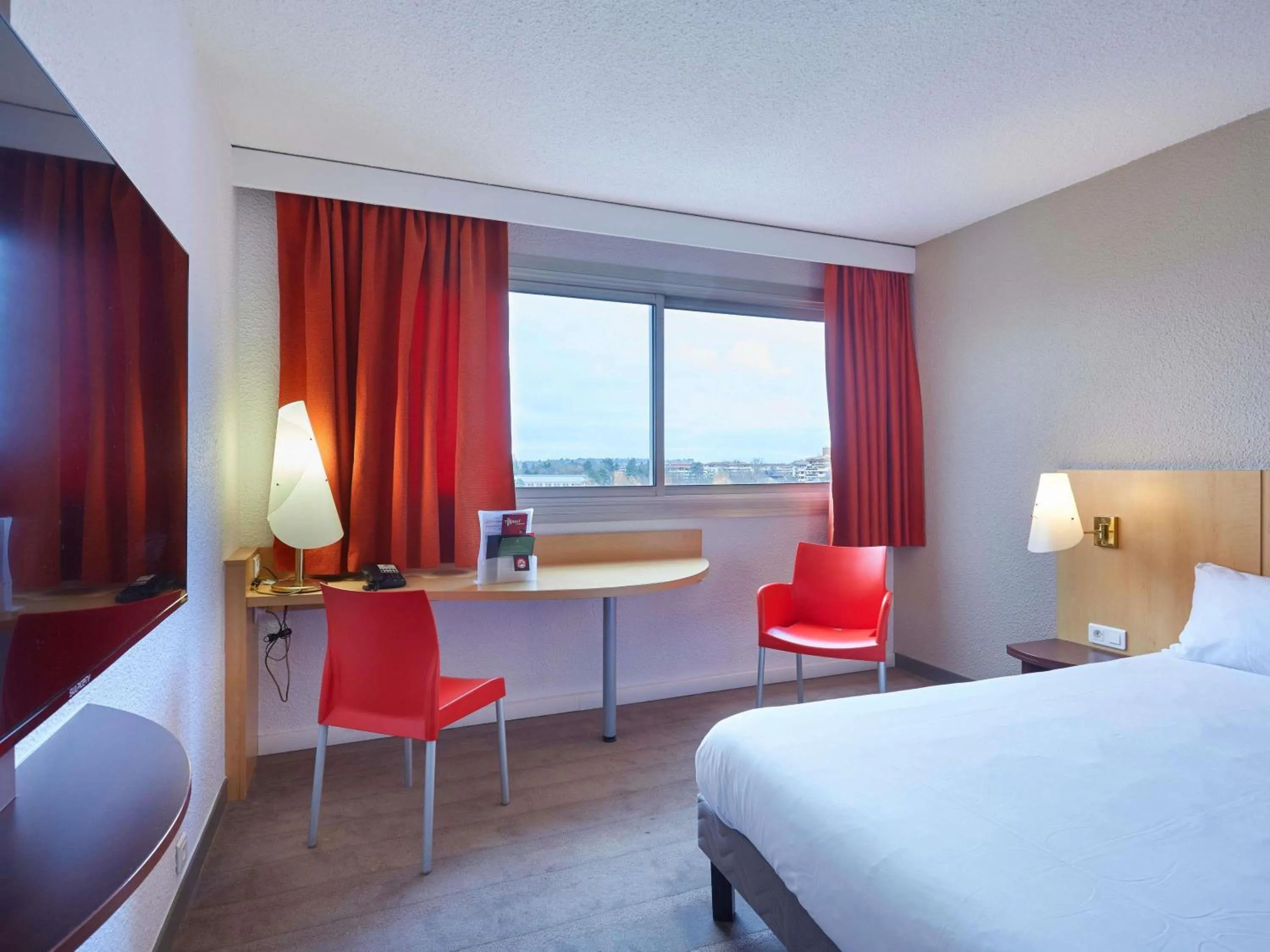 Bedroom, Bed in ibis Annemasse-Genève