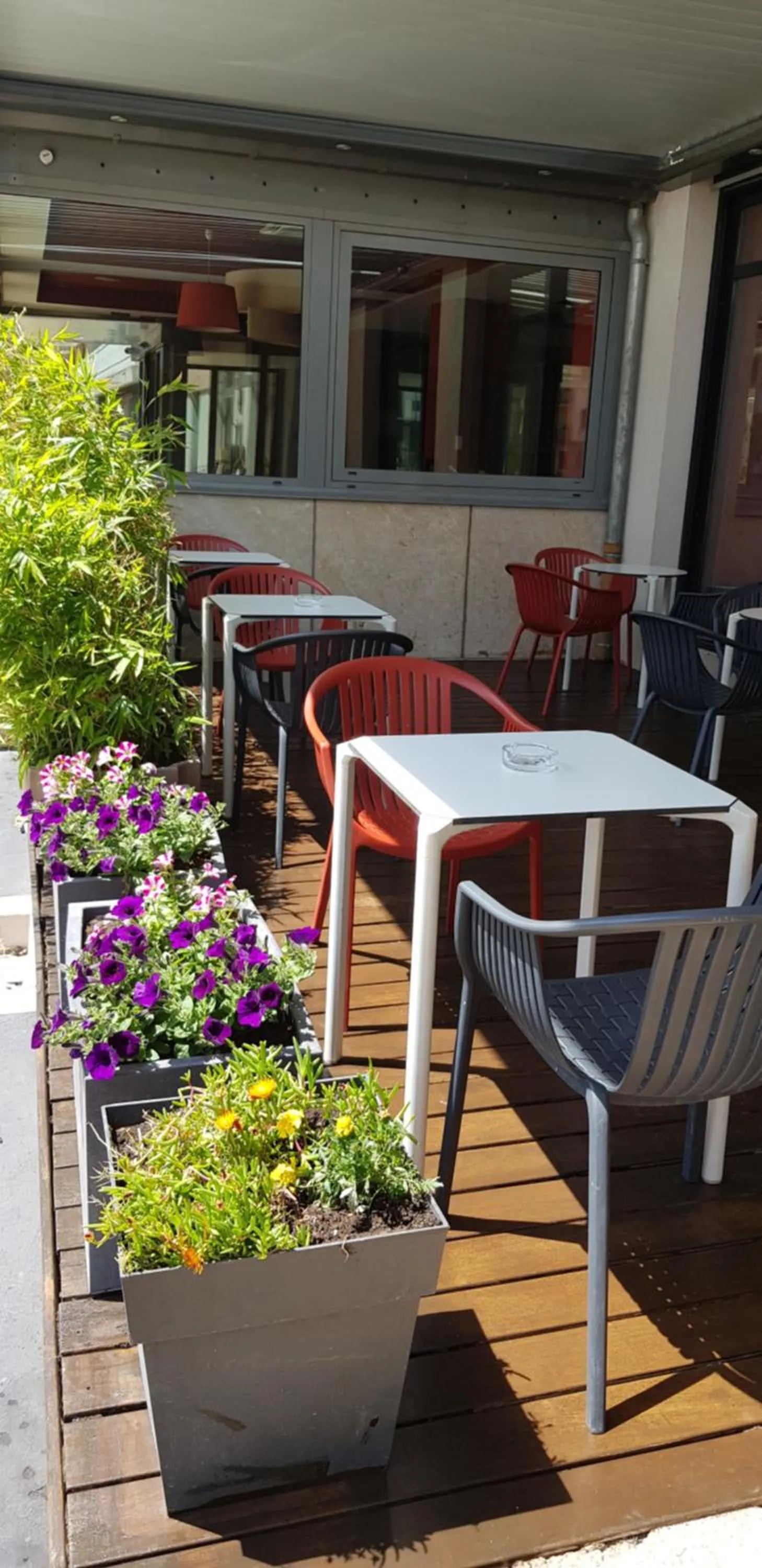 Patio in ibis Annemasse-Genève