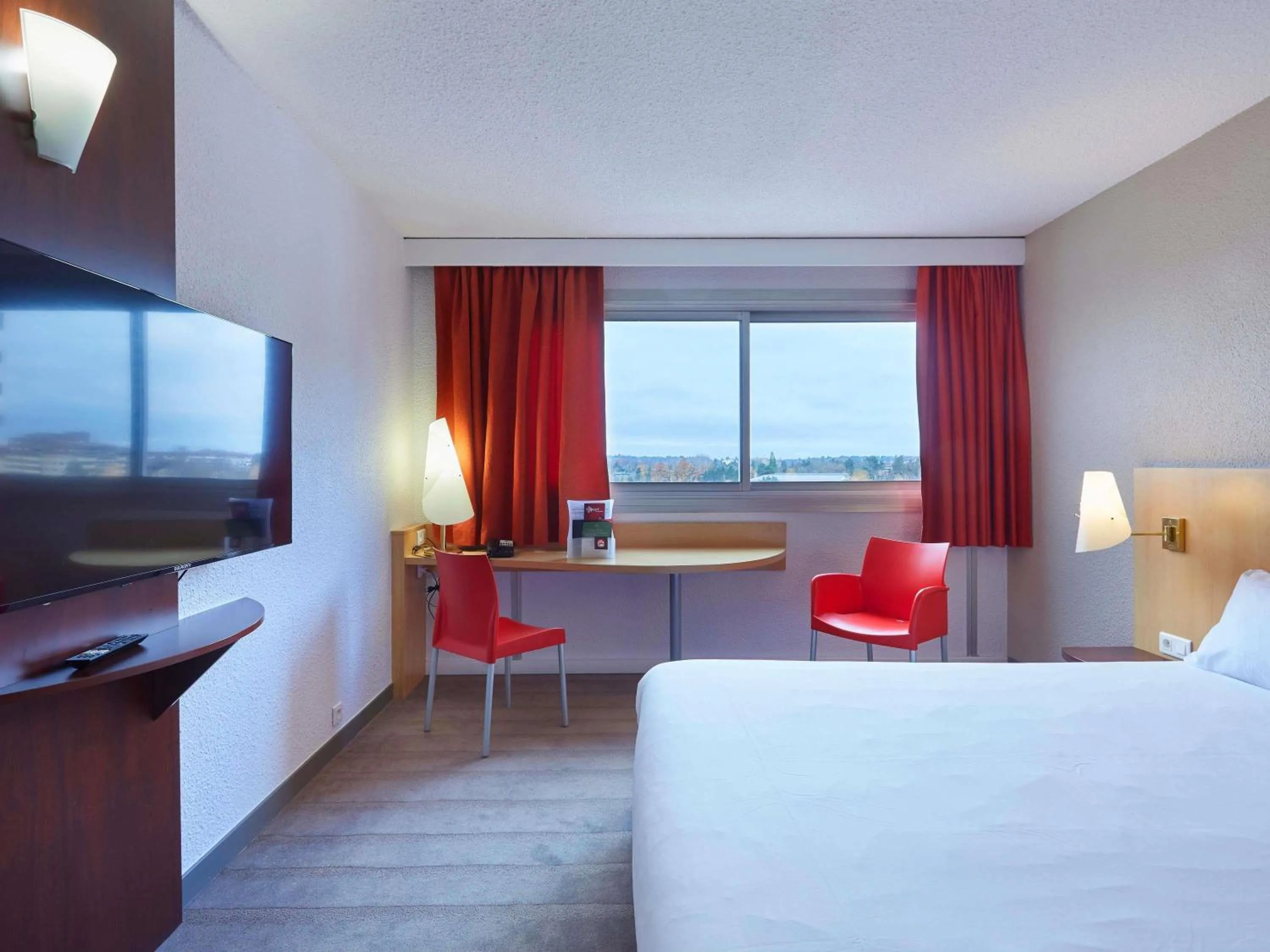 Bedroom, Bed in ibis Annemasse-Genève