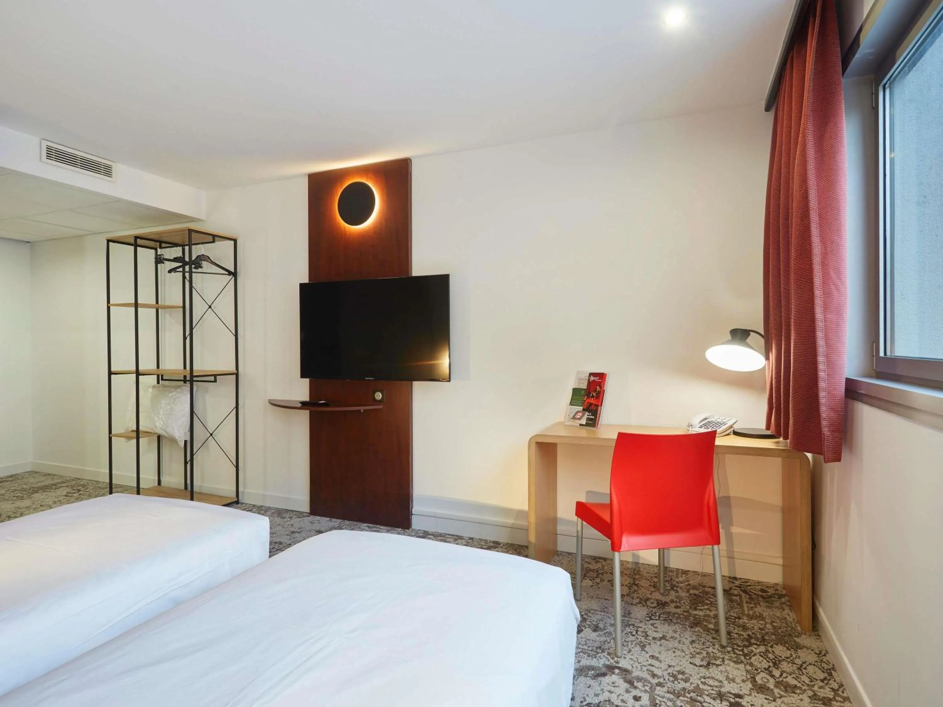 Bedroom, Bed in ibis Annemasse-Genève