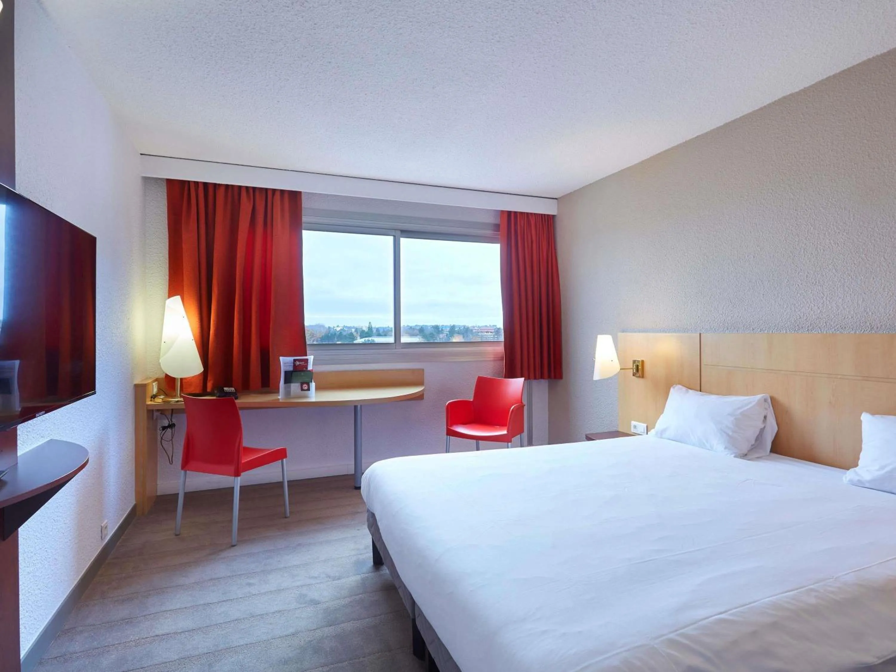 Bedroom, Bed in ibis Annemasse-Genève