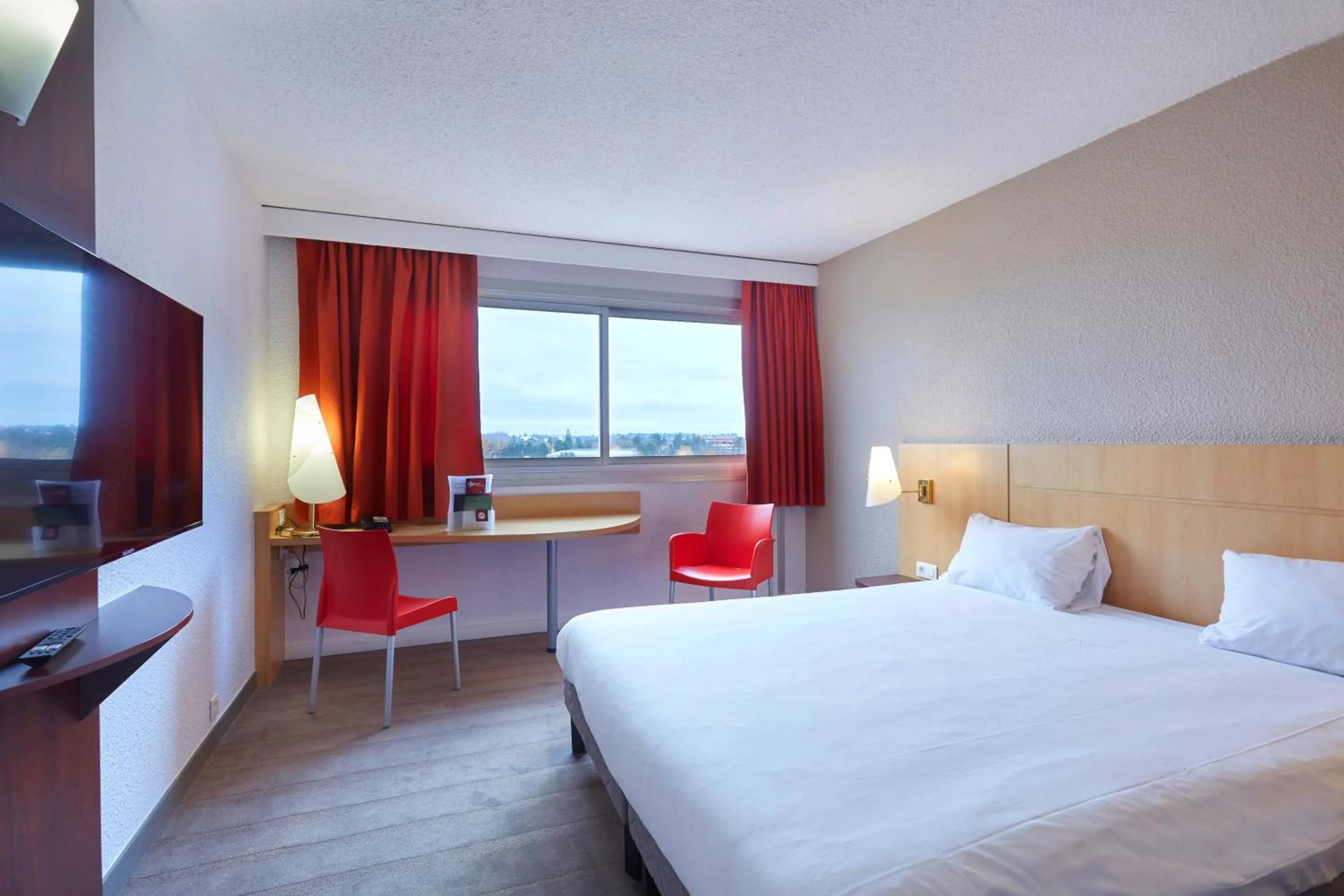 Bed in ibis Annemasse-Genève