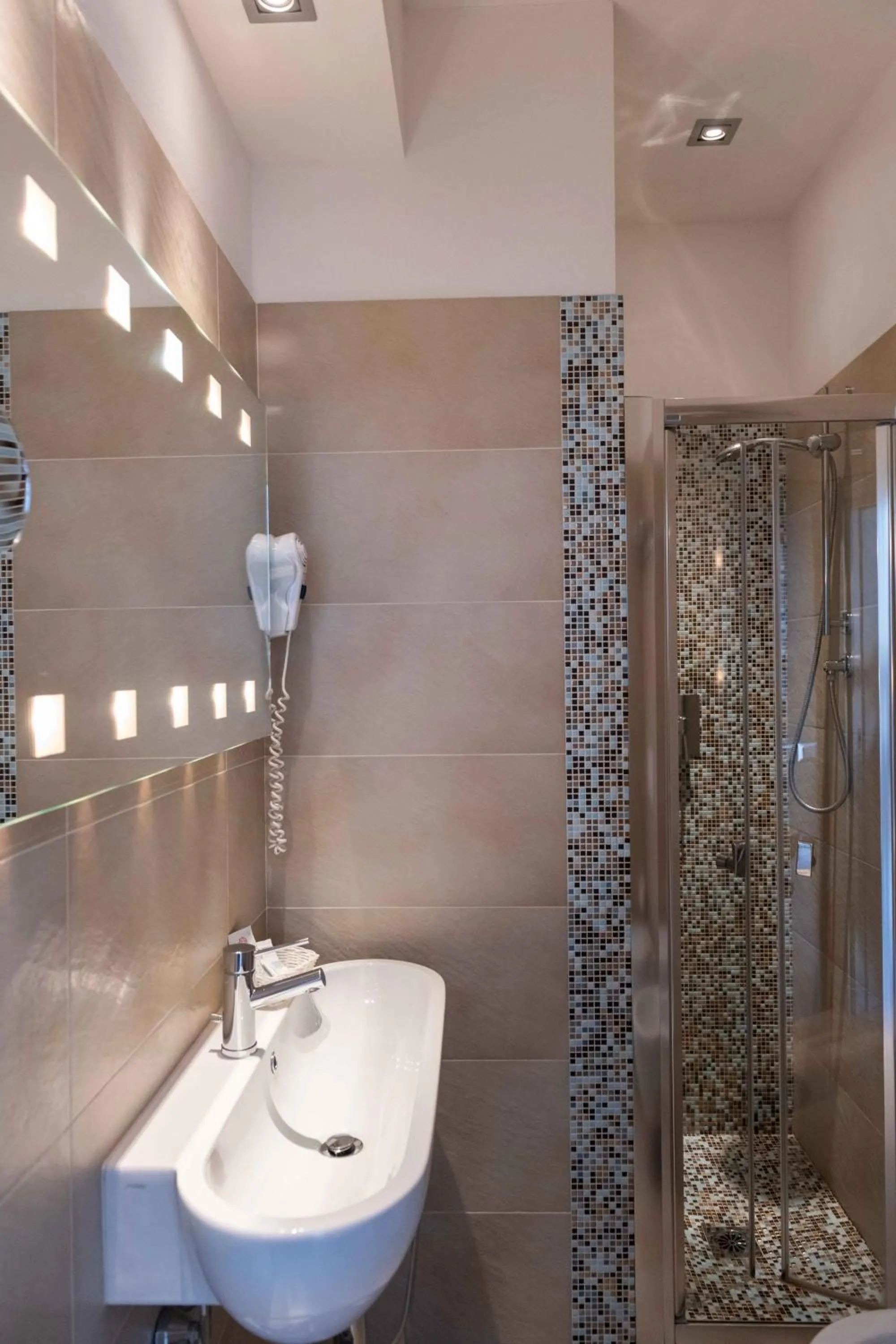 Shower in Hotel Smart Cervia B&B