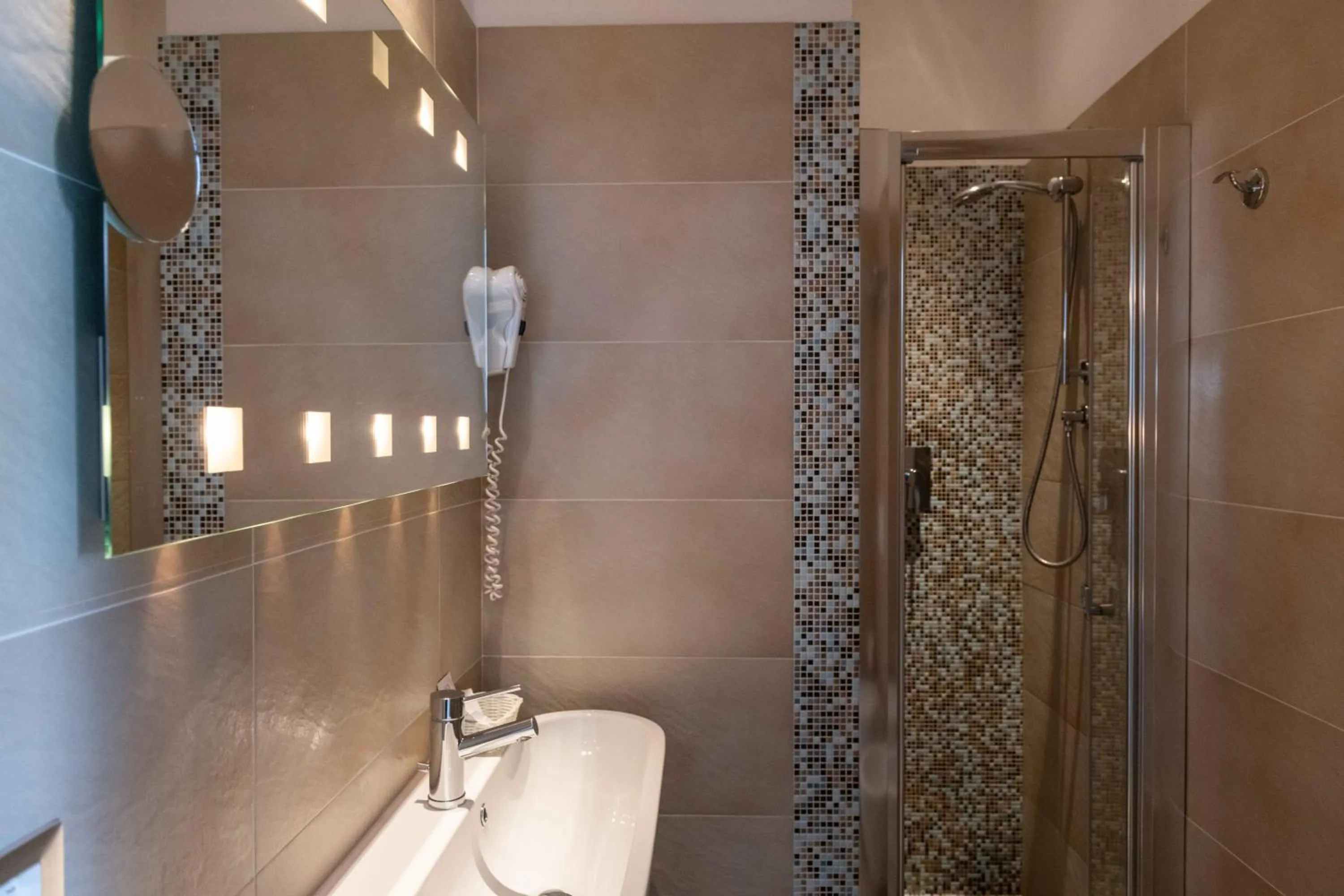 Shower in Hotel Smart Cervia B&B