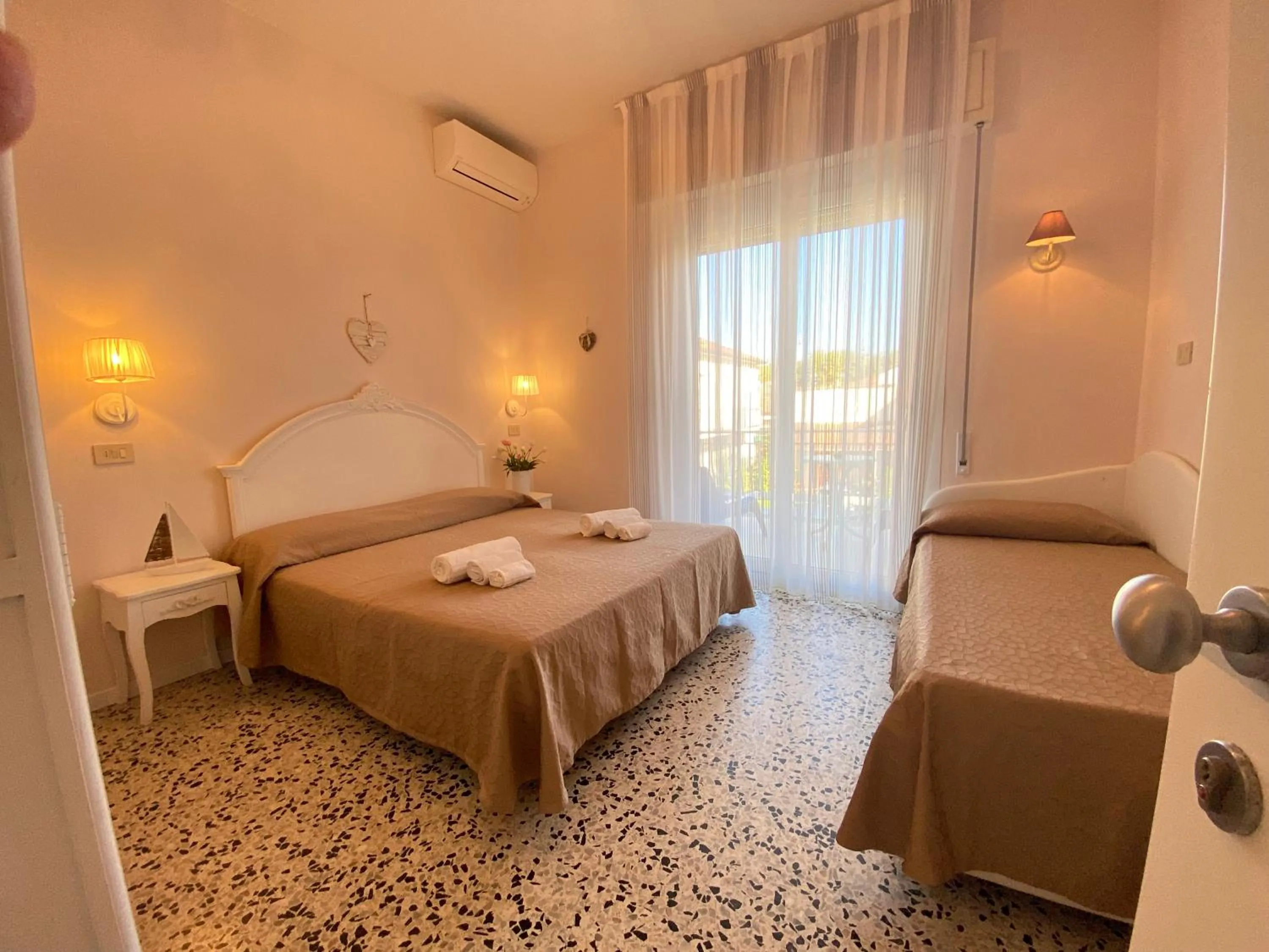 Bed in Hotel Smart Cervia B&B