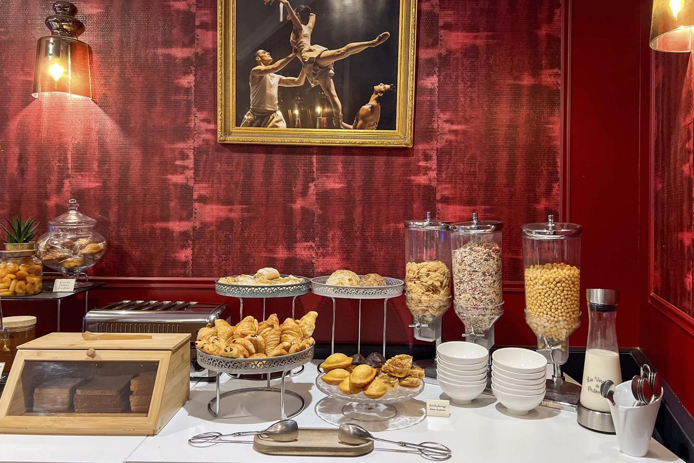 Breakfast in Grand Hôtel du Midi Montpellier - Opéra Comédie
