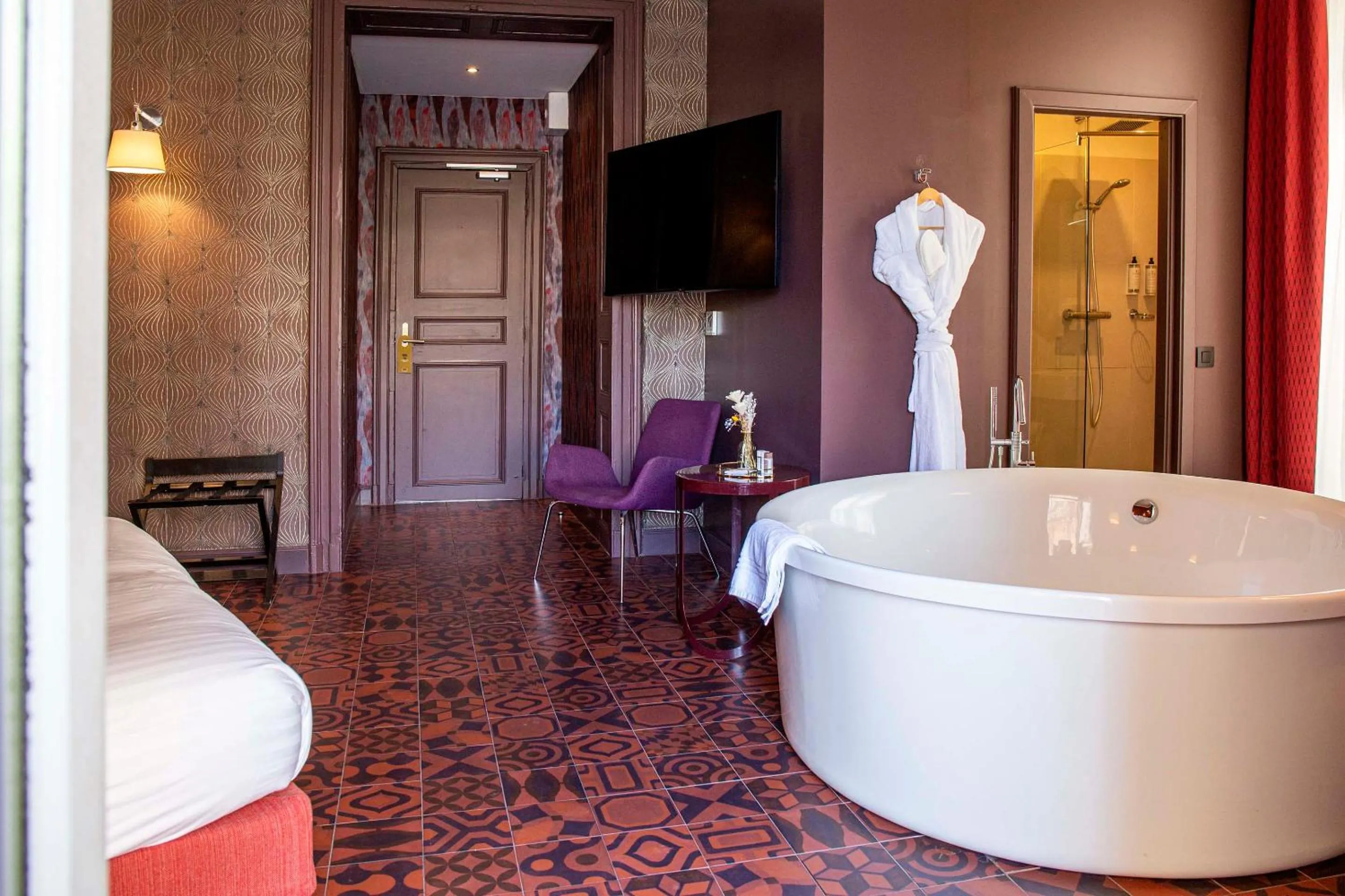 Photo of the whole room, Bed in Grand Hôtel du Midi Montpellier - Opéra Comédie