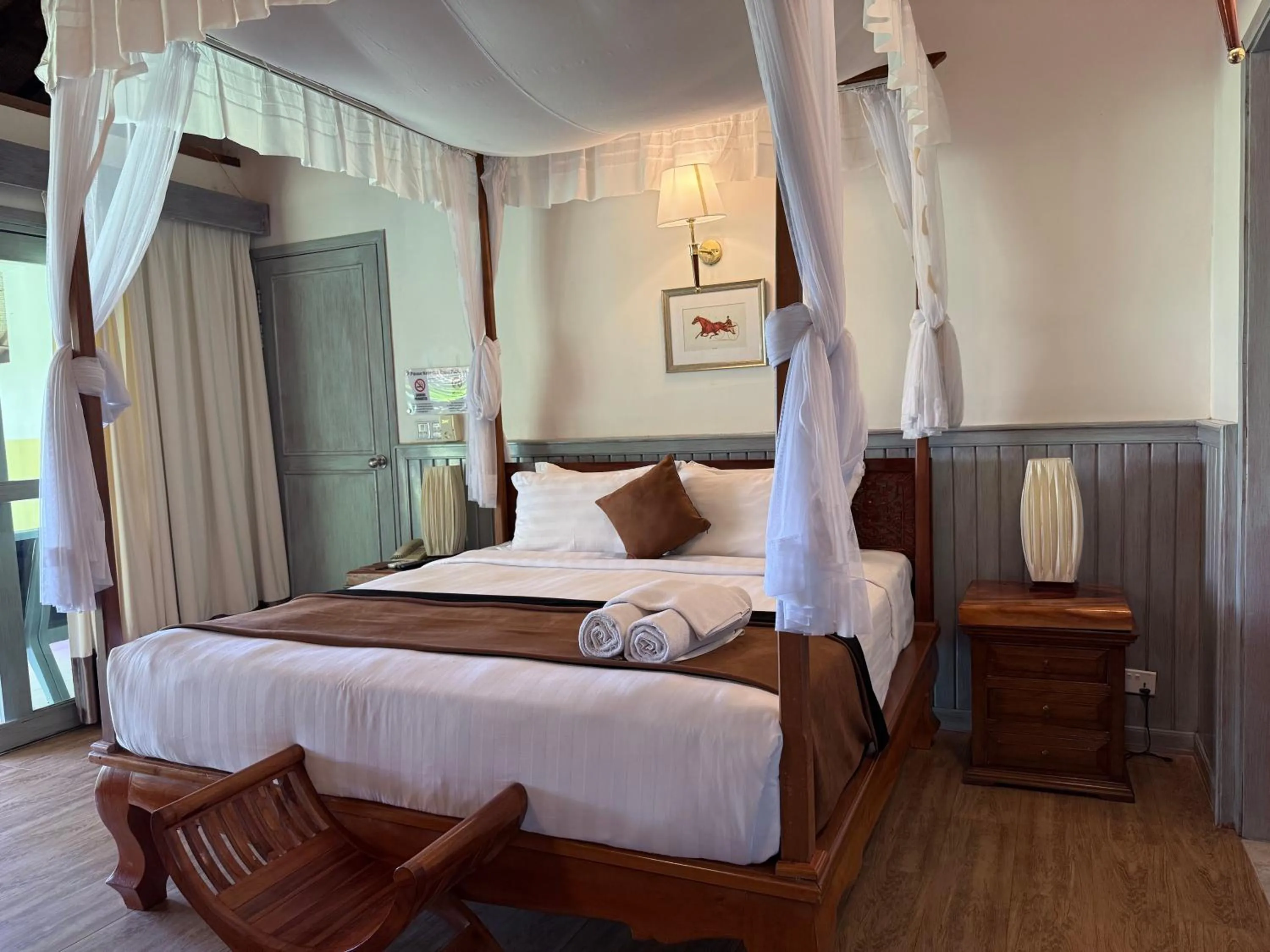 Bedroom, Bed in Nataya Round House Coral Bay Resort