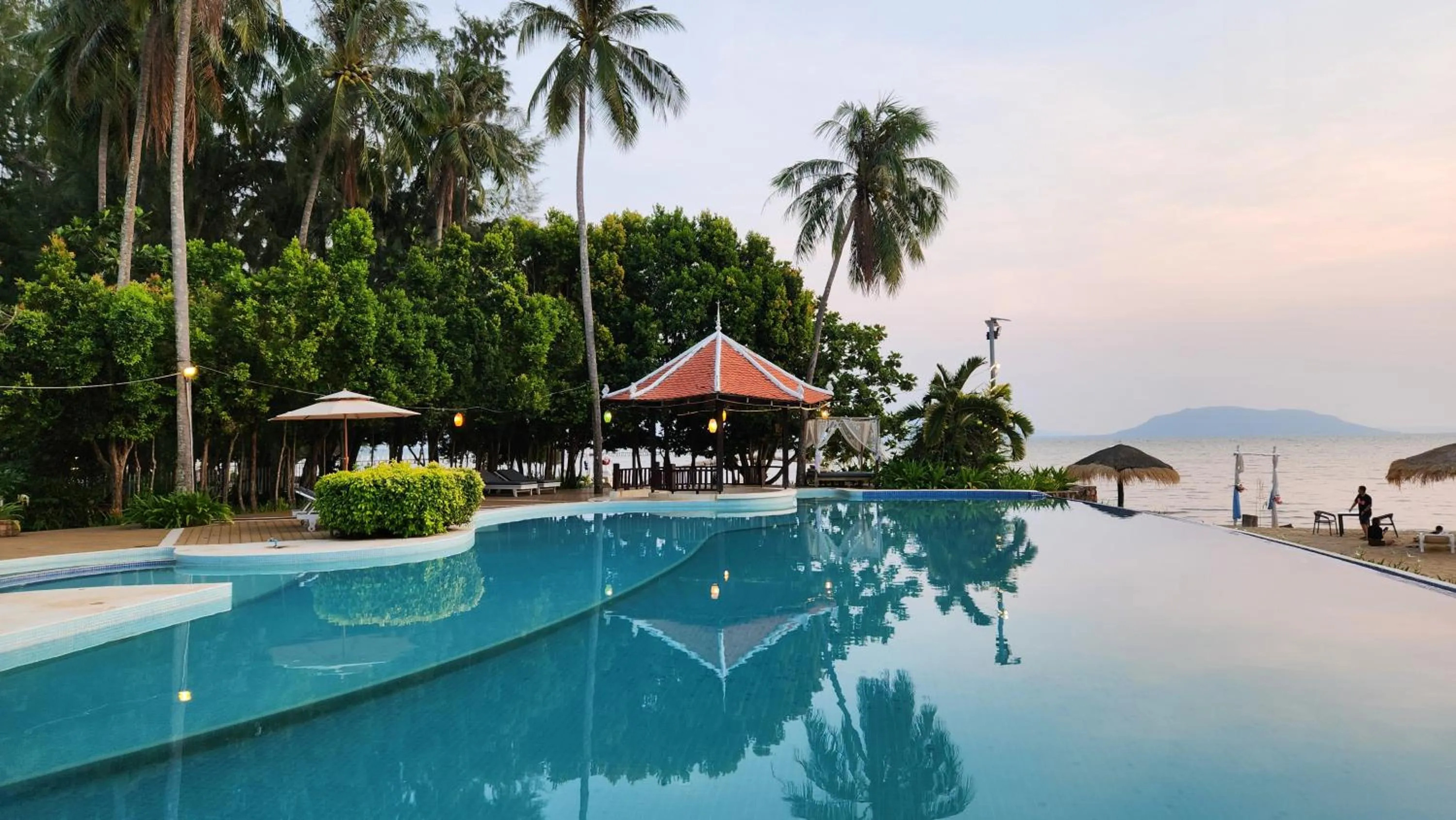 Swimming pool in Nataya Round House Coral Bay Resort