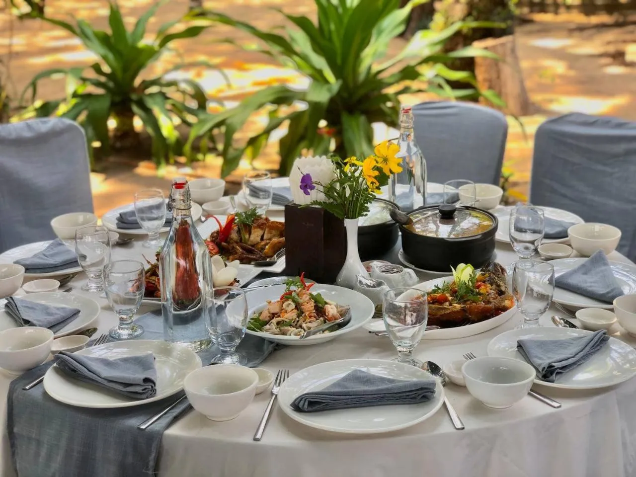 Lunch in Nataya Round House Coral Bay Resort
