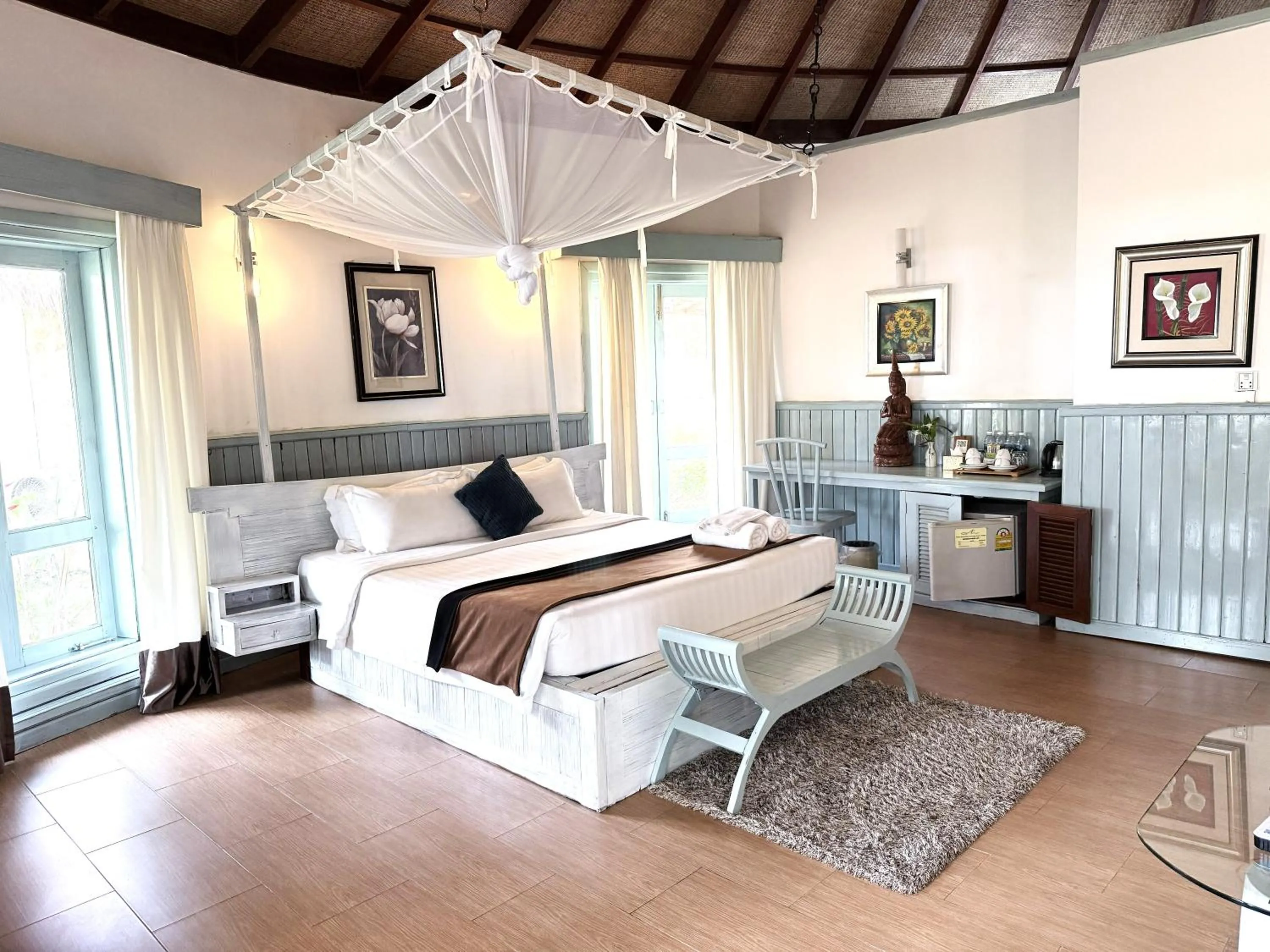 Bed in Nataya Round House Coral Bay Resort