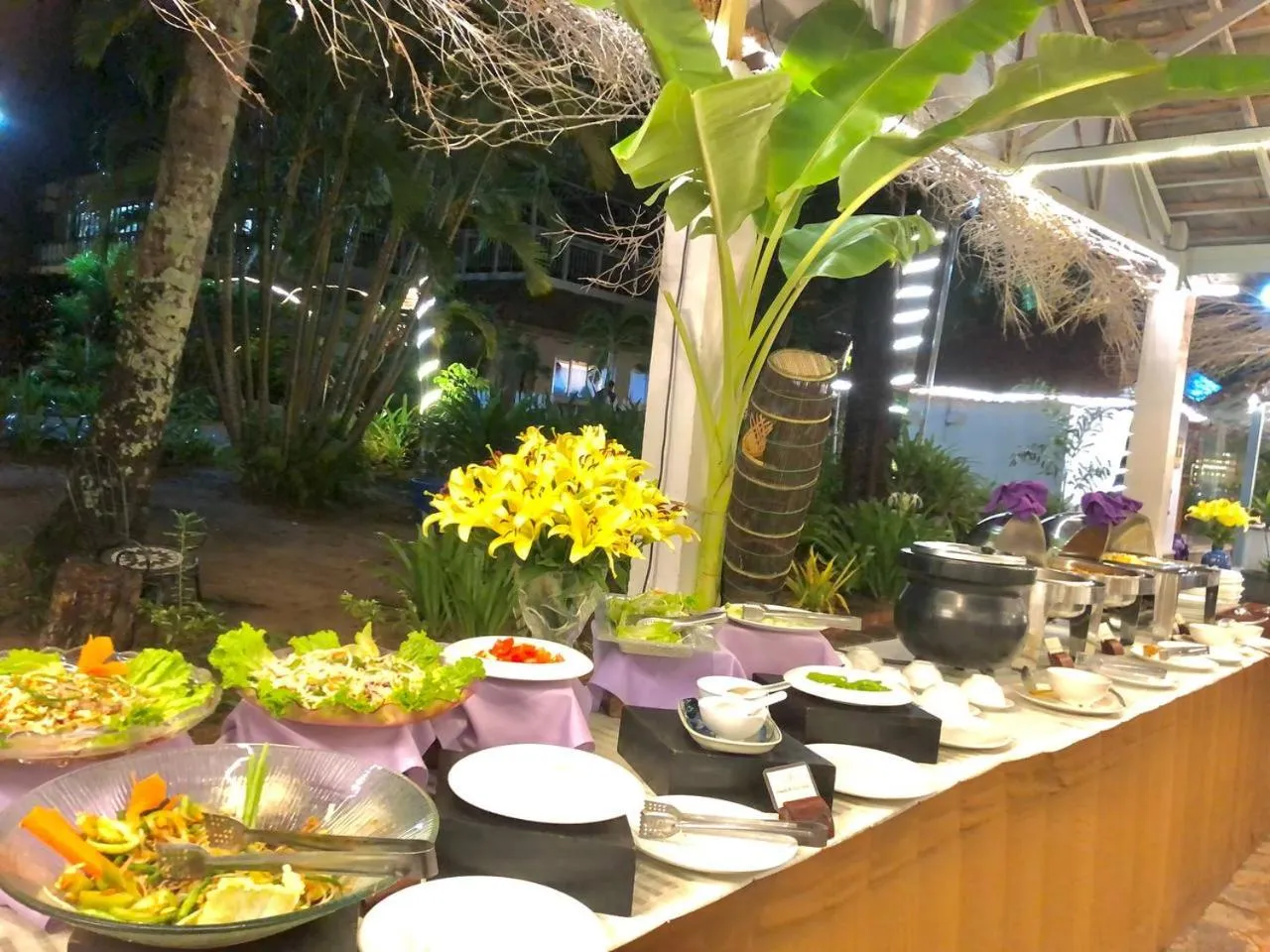 Food in Nataya Round House Coral Bay Resort