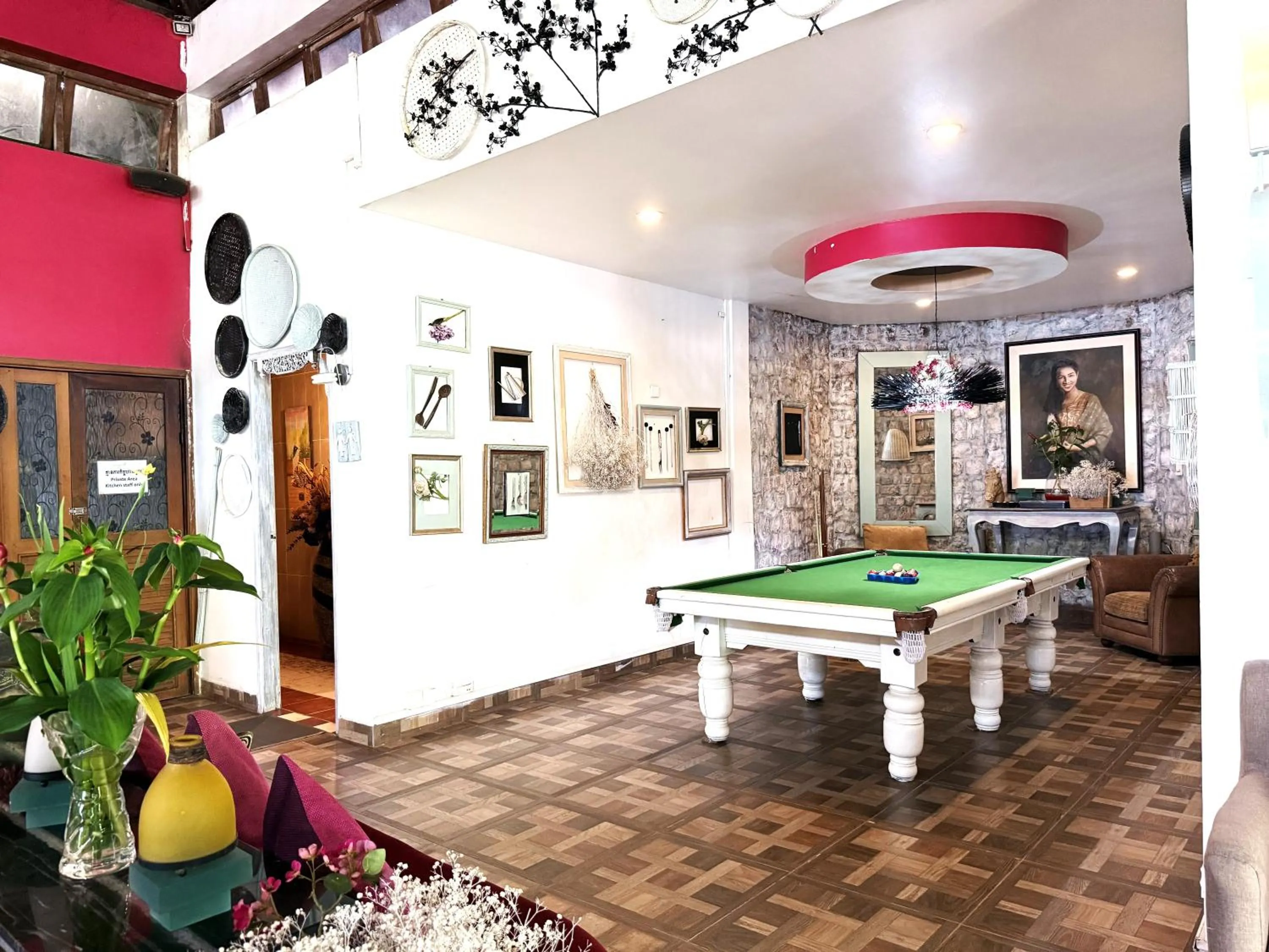 Restaurant/places to eat in Nataya Round House Coral Bay Resort